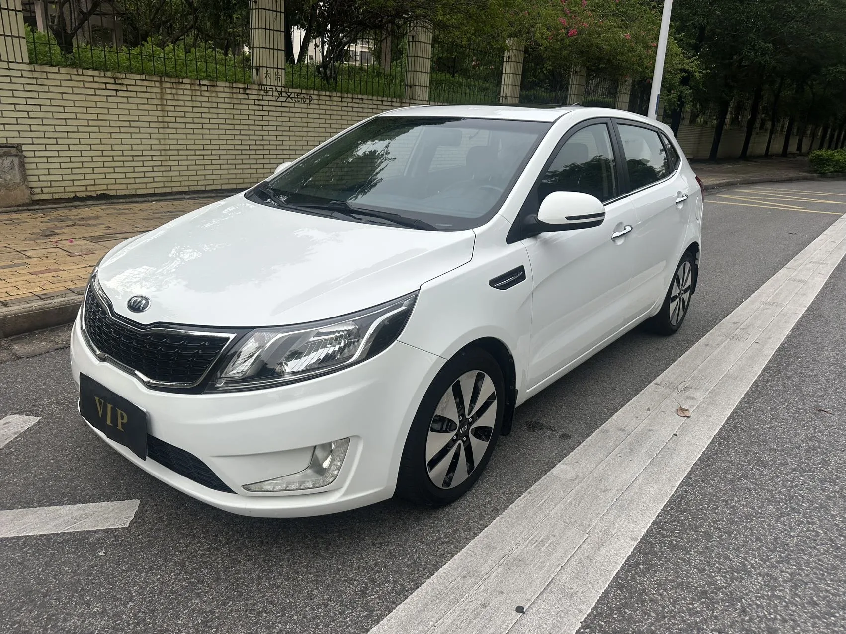 Kia K2 2012 Hatchback 1.6L AT Premium