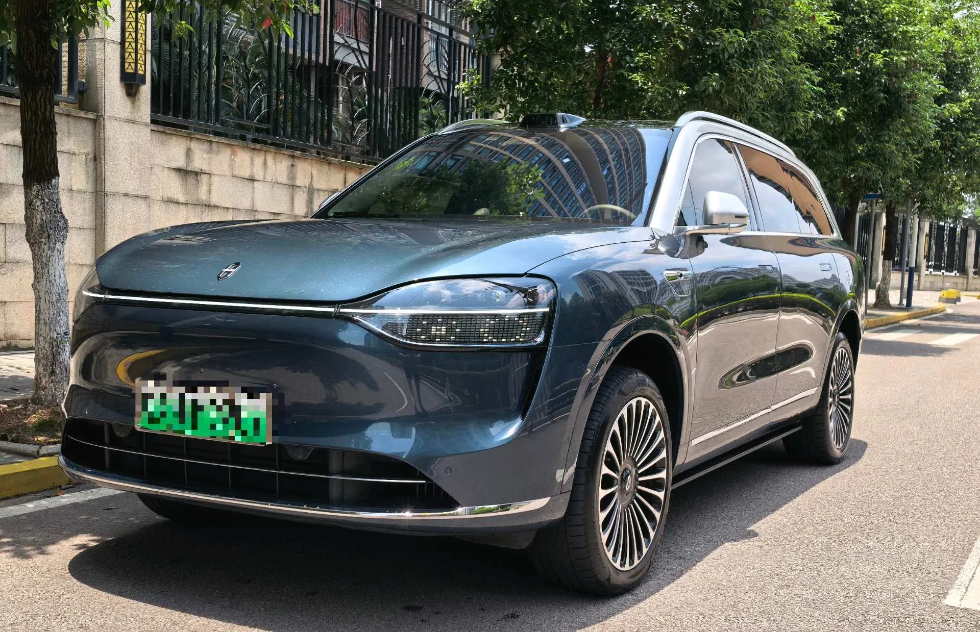 AITO 2024 Model M9 Extended Range Ultra Edition (52kWh, 5-seater, Automatic)