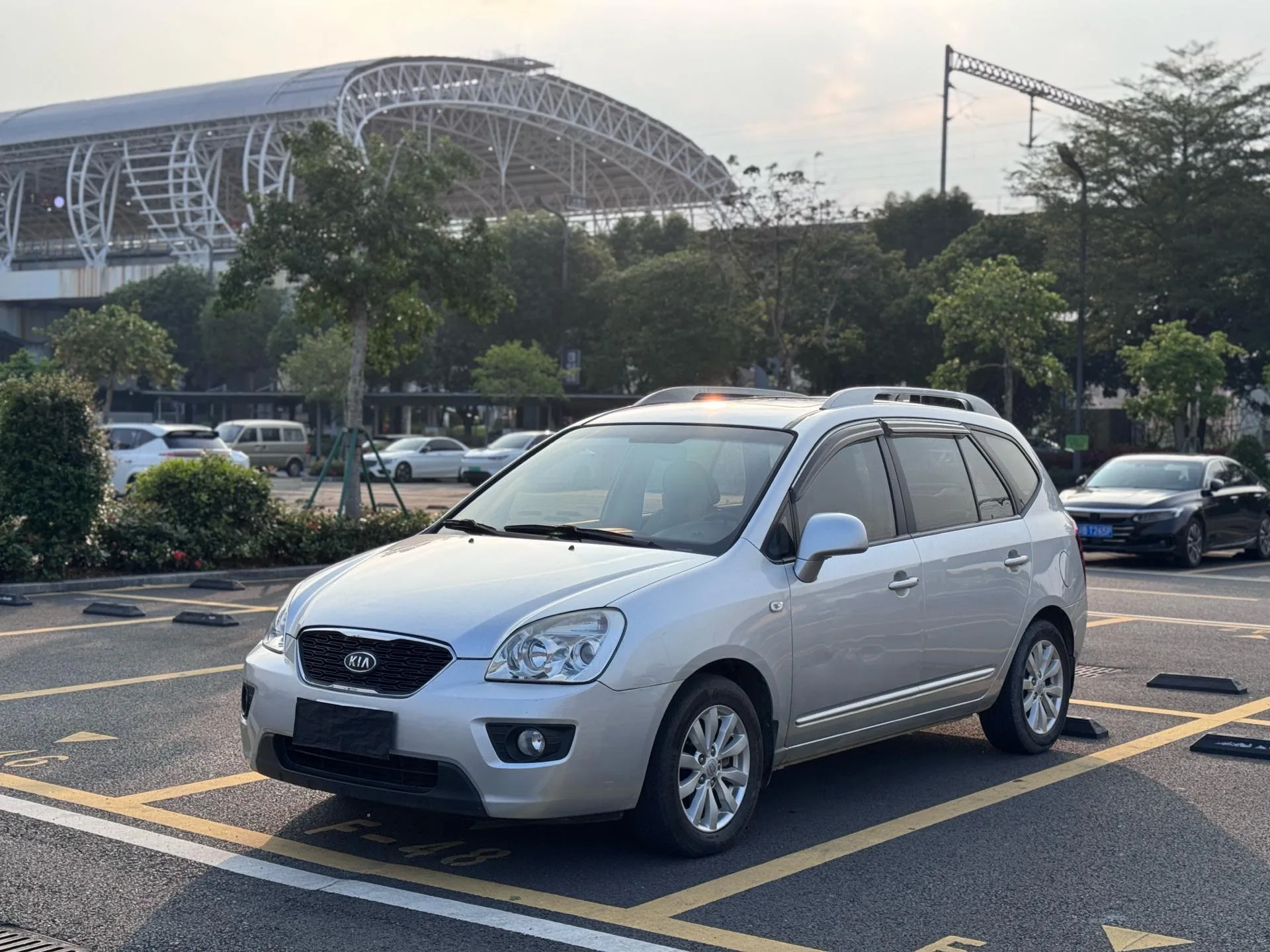 Jiale 2011 Model Year 2.0L 7-Seater Automatic Comfort Edition