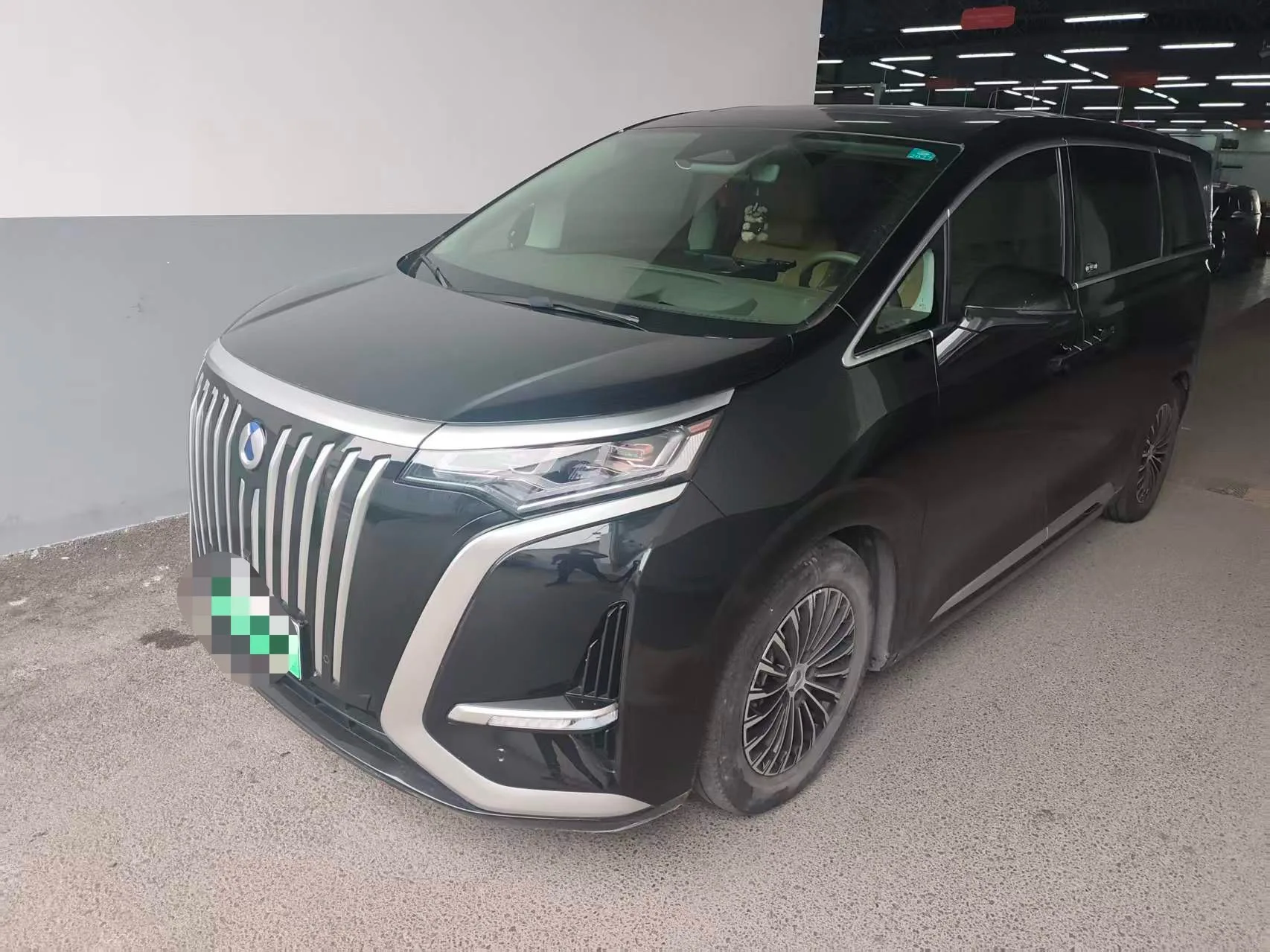 Denza D9 2022 EV 600 AWD Premium Edition