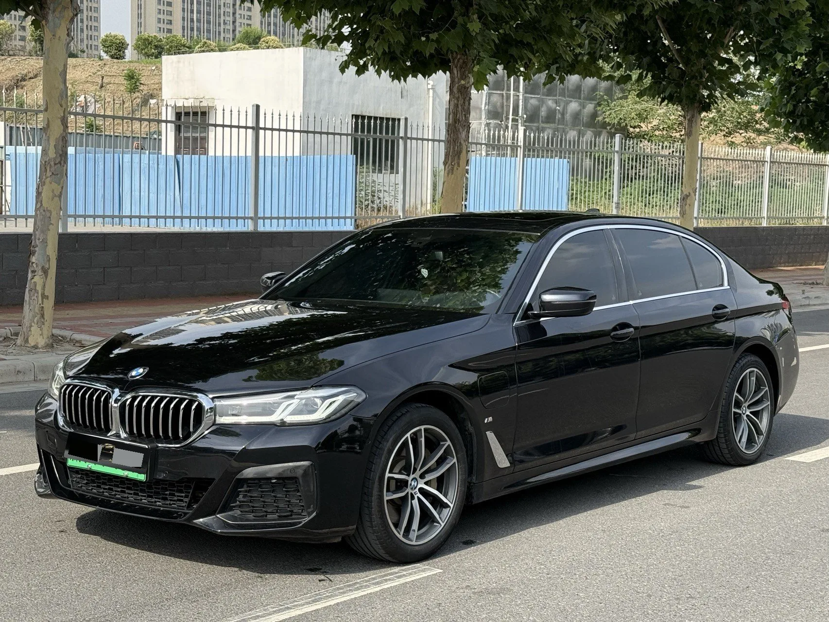 BMW 5 Series PHEV 2022 Facelift 535Le Luxury Package
