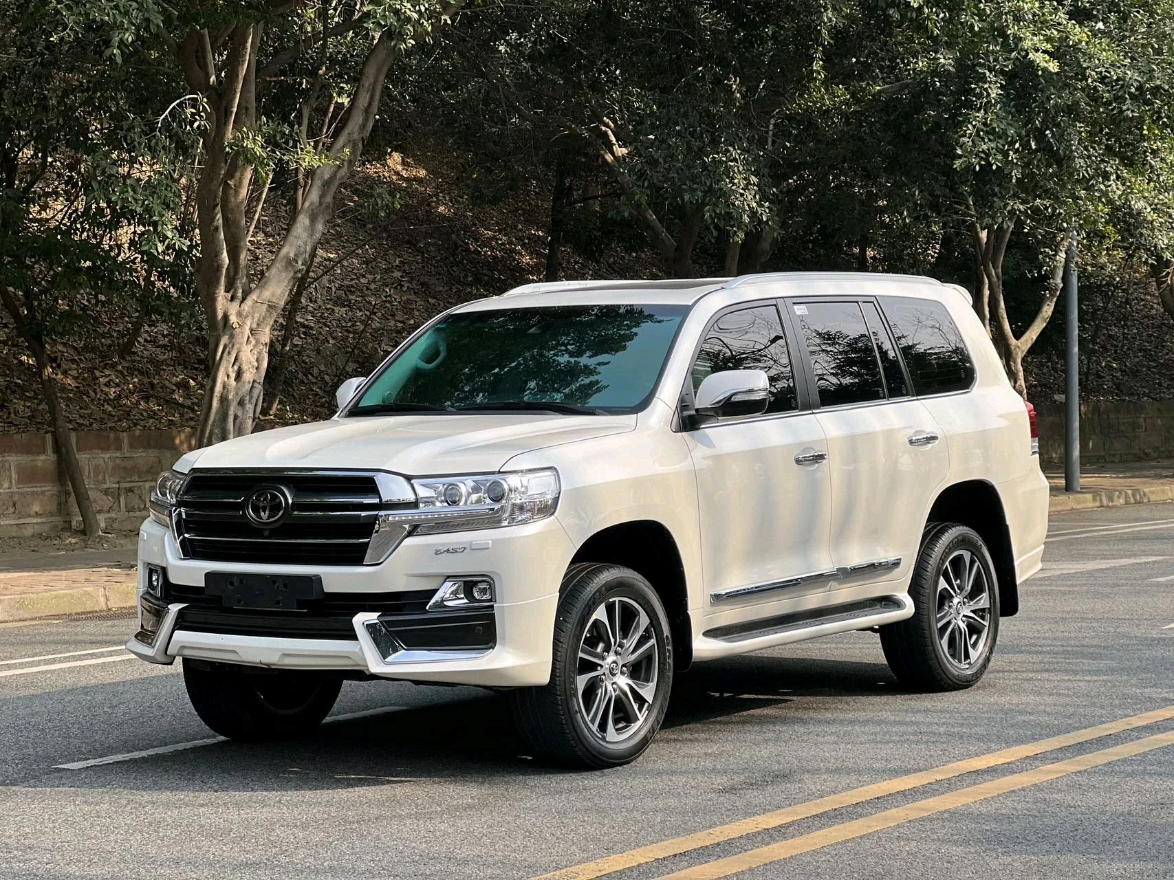 Toyota Land Cruiser (Imported) 2019 Model Year Land Cruiser 5.7 4WD VXR Middle East Edition Automatic Transmission