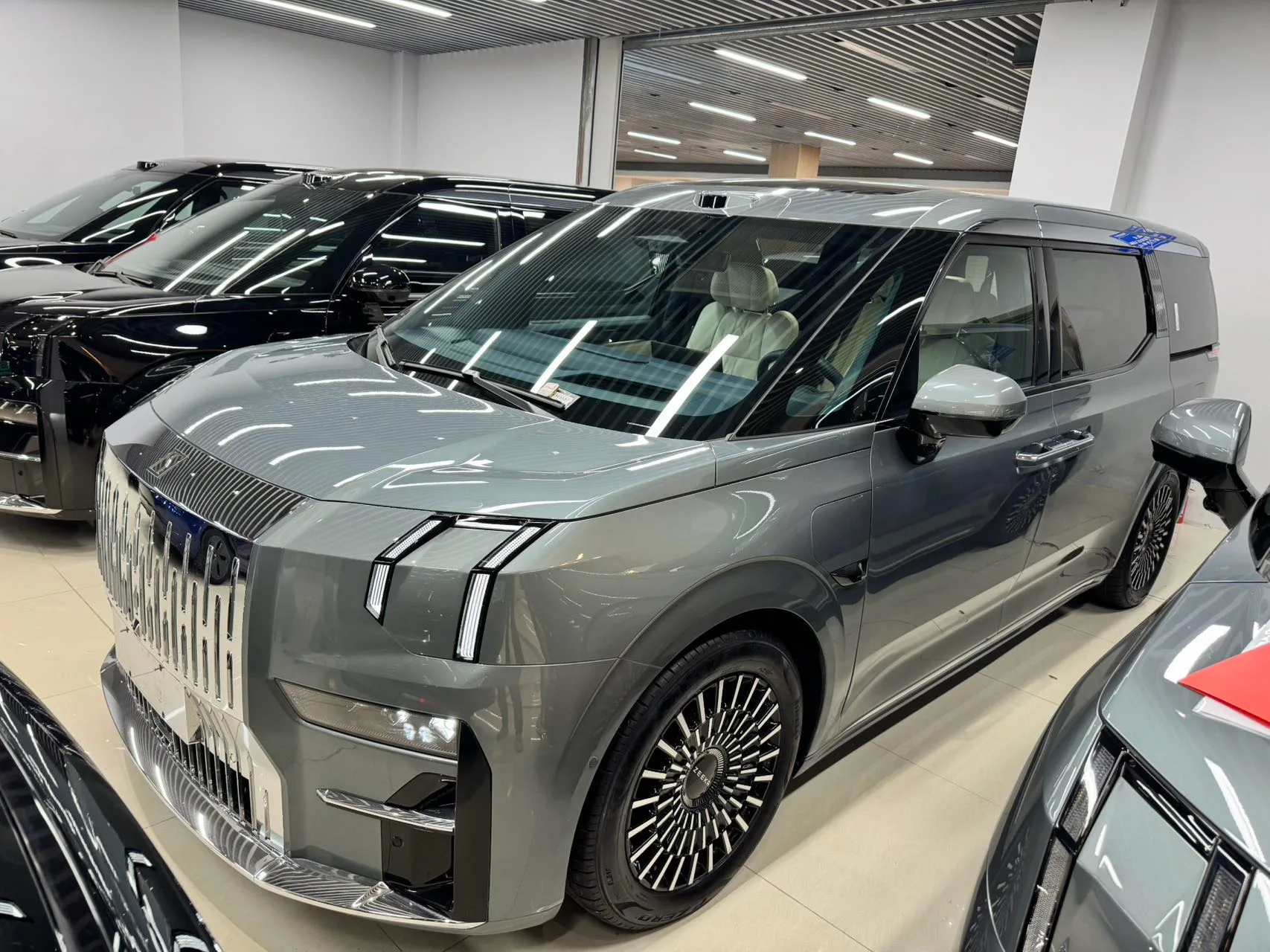 2024 Jike 009 Six-Seat Executive Edition AWD 108kWh Automatic
