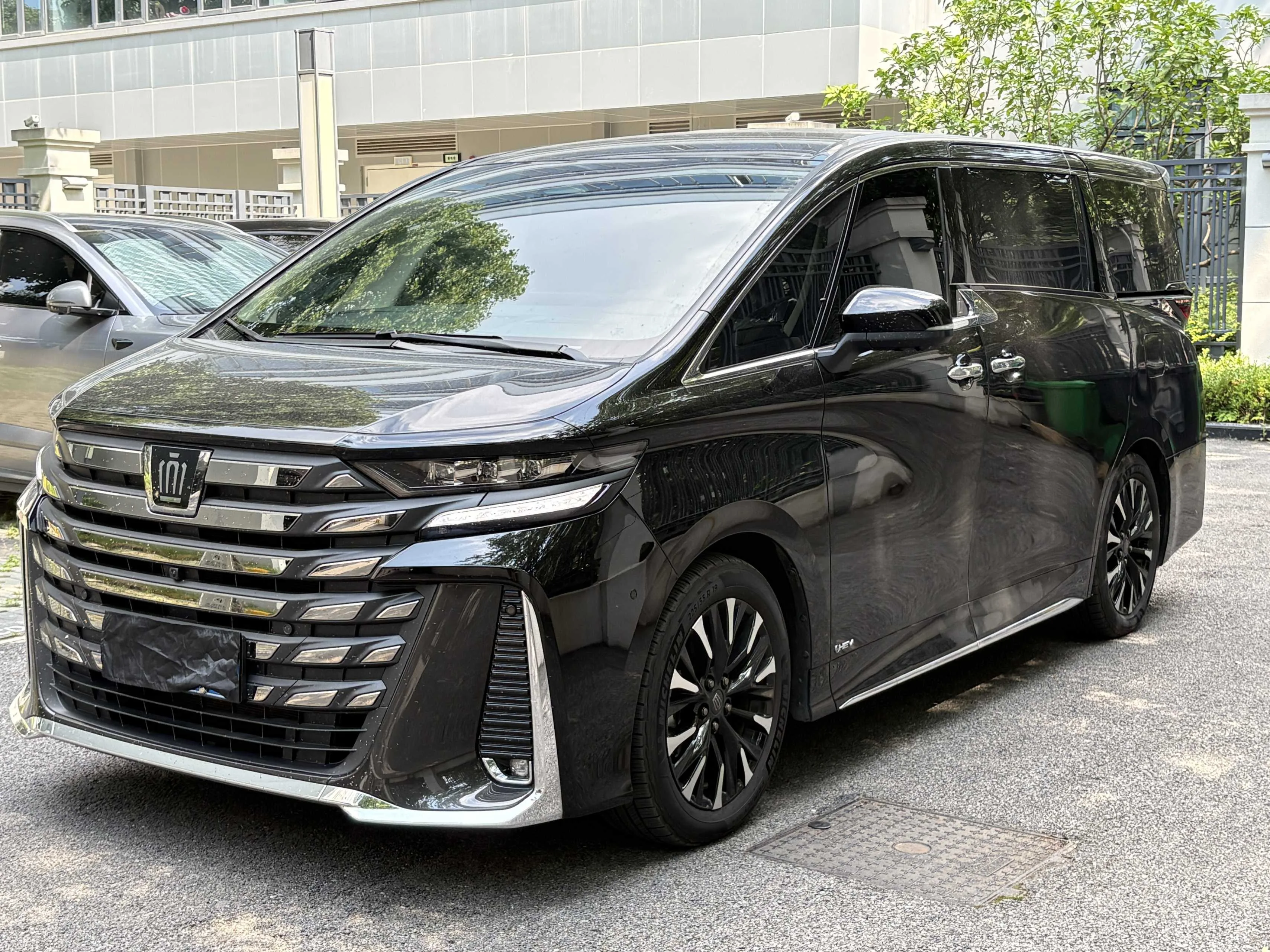 Toyota Vellfire (Imported) 2024 Crown Vellfire 2.5 CVT Supreme Executive Edition Automatic Transmission