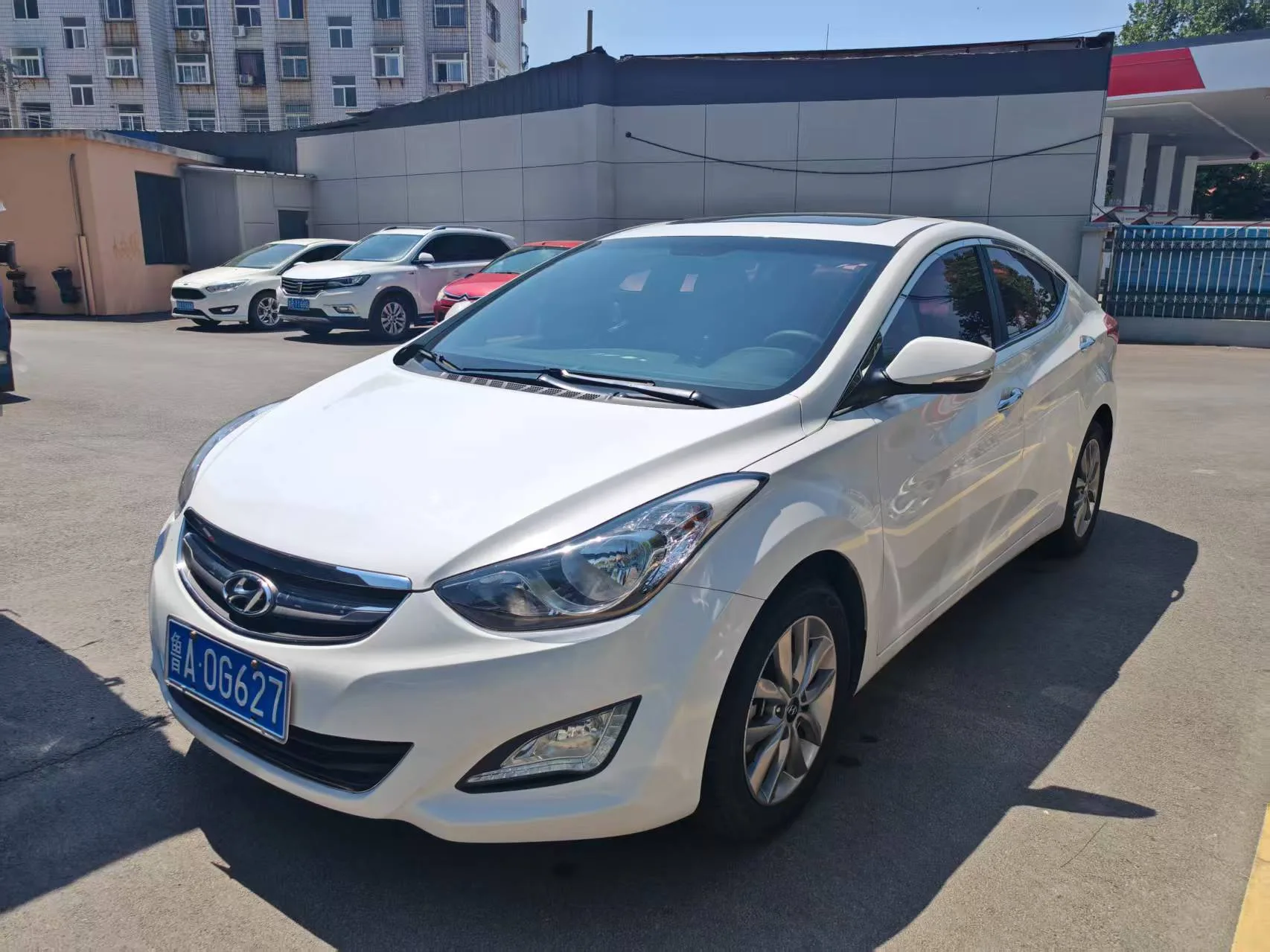 Hyundai Elantra 2015 1.6L Automatic Leading Edition