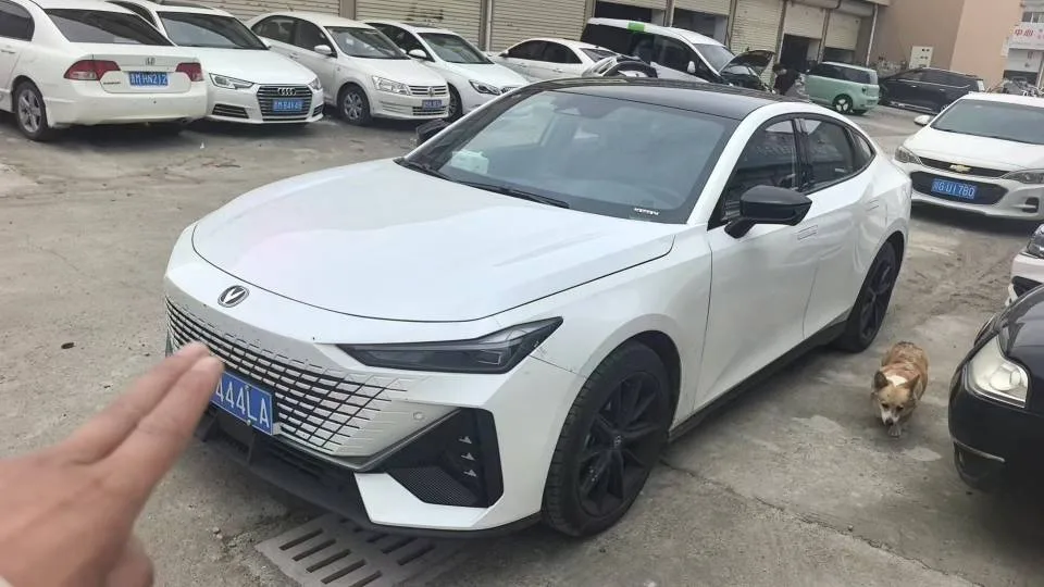 Changan 2023 UNI-V 1.5T Smart Navigation Edition Automatic