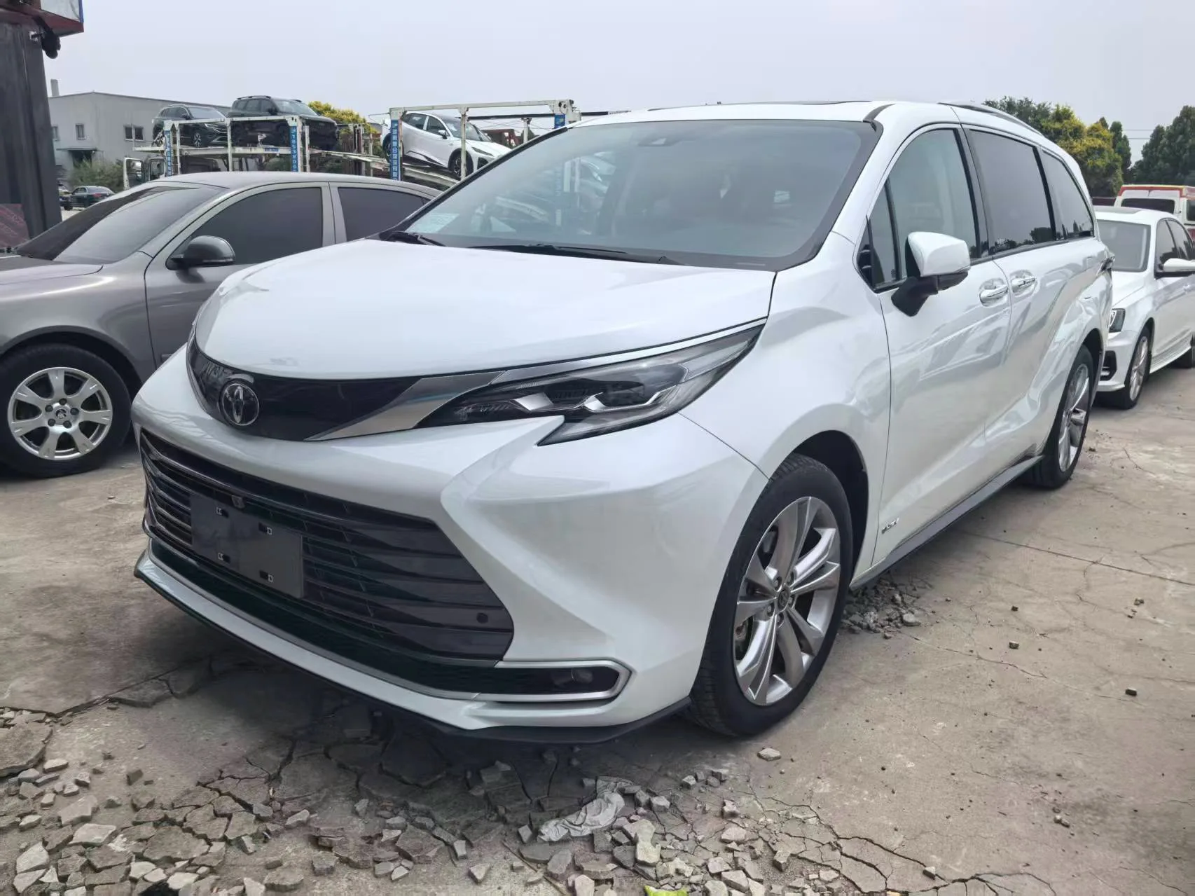 2024 Toyota Sienna 2.5 CVT Premium Edition (Automatic Transmission)