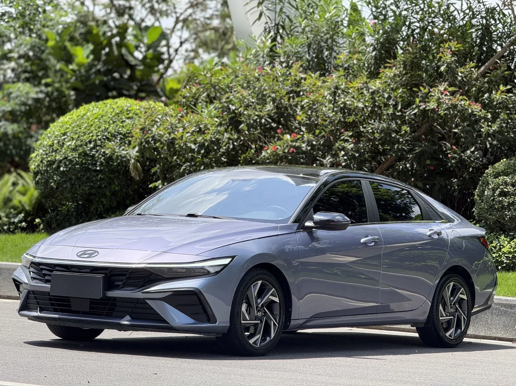 Hyundai Elantra 2023 1.5L CVT LUX Premium Edition