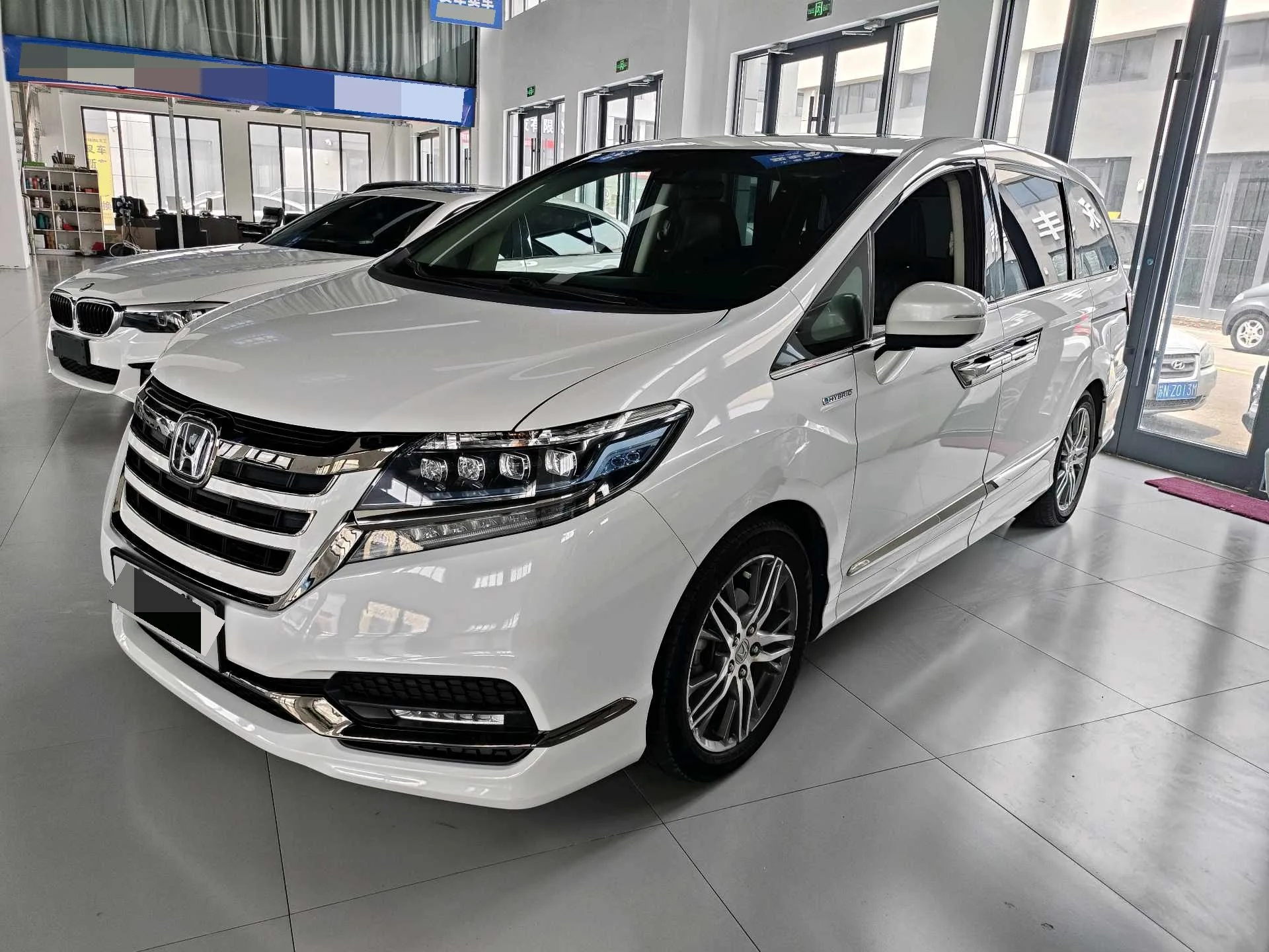 Elysion 2019 2.0L Hybrid Luxury Edition