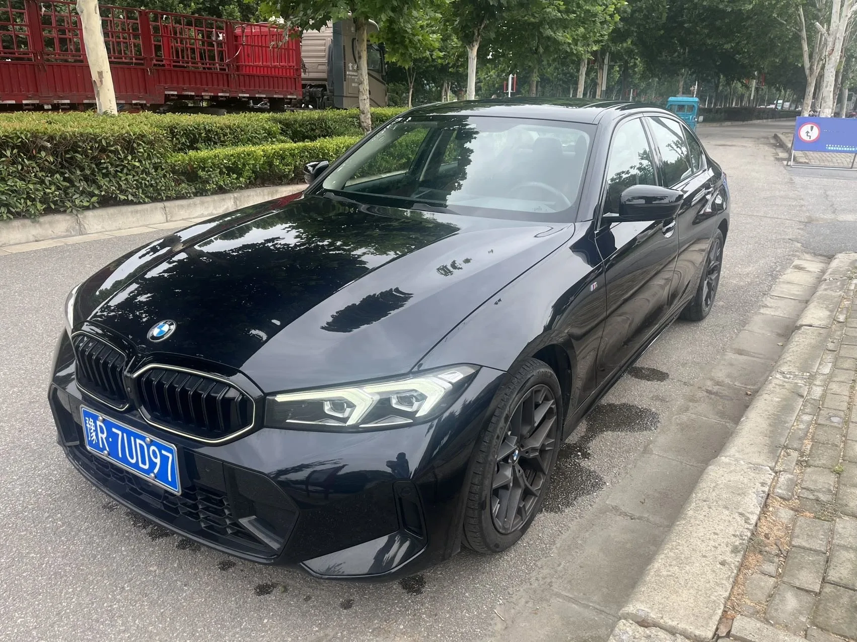 2025 BMW 3 Series 330Li 2.0T M Sport Shadow Edition Automatic