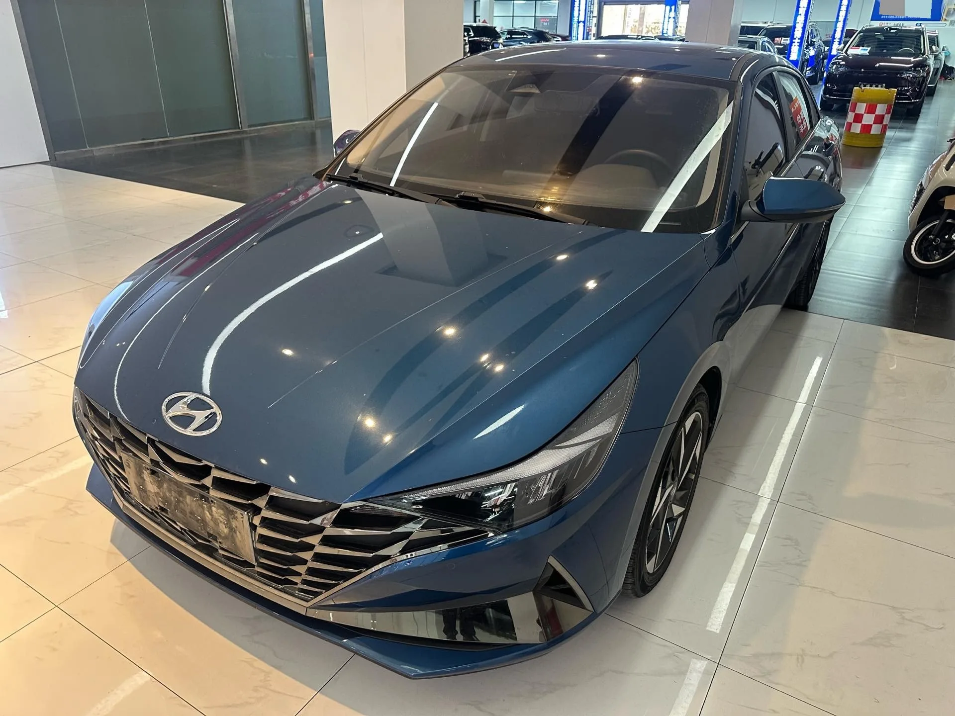 Hyundai Elantra 2023 1.5L CVT LUX Premium Edition