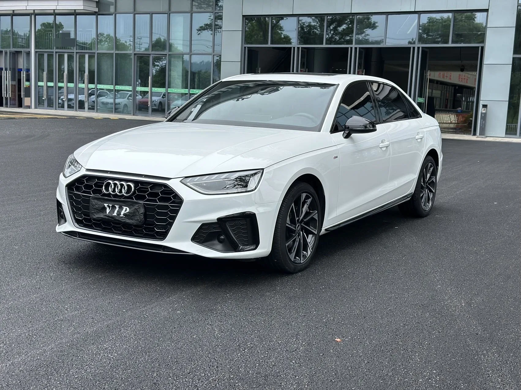 Audi A4L 2023 40 TFSI Luxury Dynamic