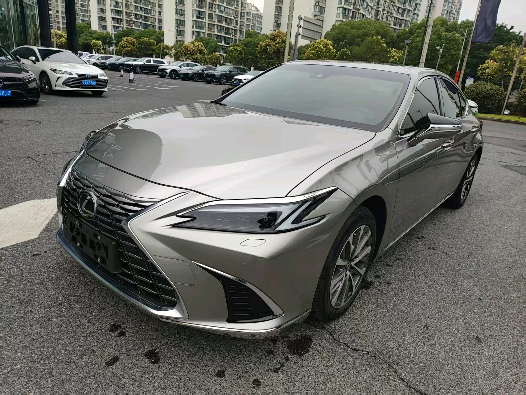 Lexus ES (Imported) 2025 ES200 2.0 CVT Premium Edition Automatic