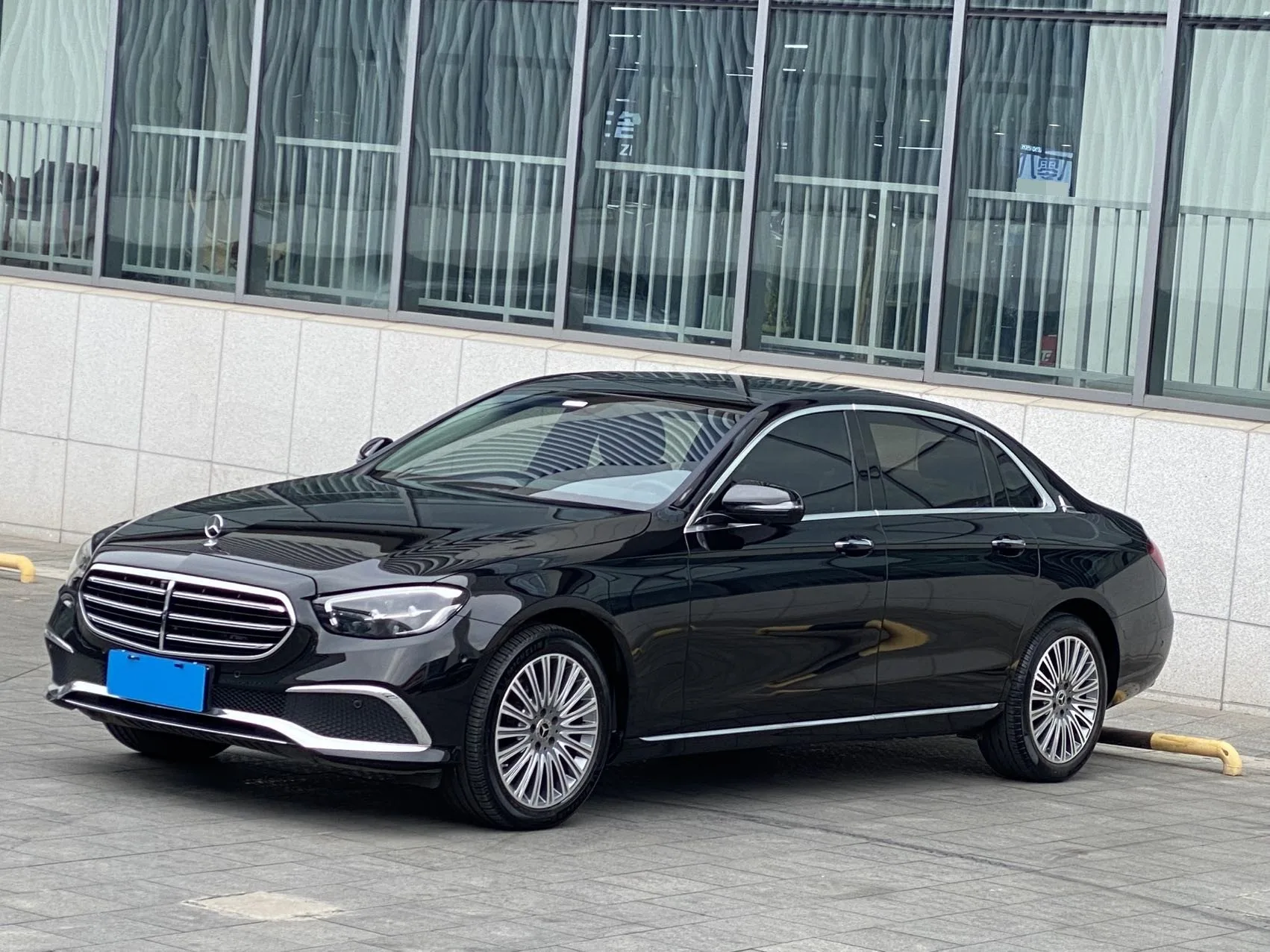 Mercedes-Benz E-Class 2023 E 300 L Fashion Edition