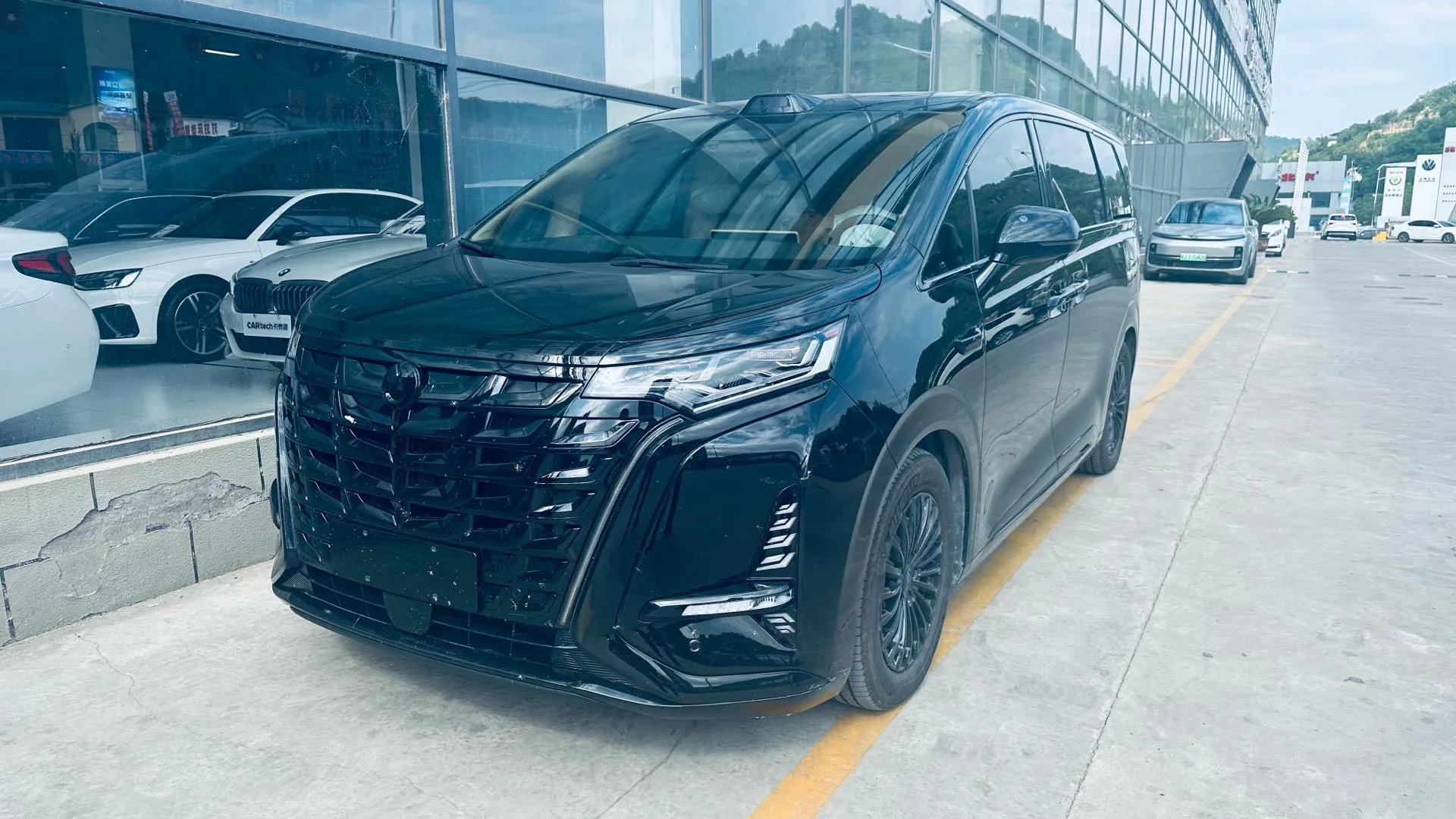 Denza 2025 Denza D9 DM-i 1.5T CVT AWD Premium Automatic