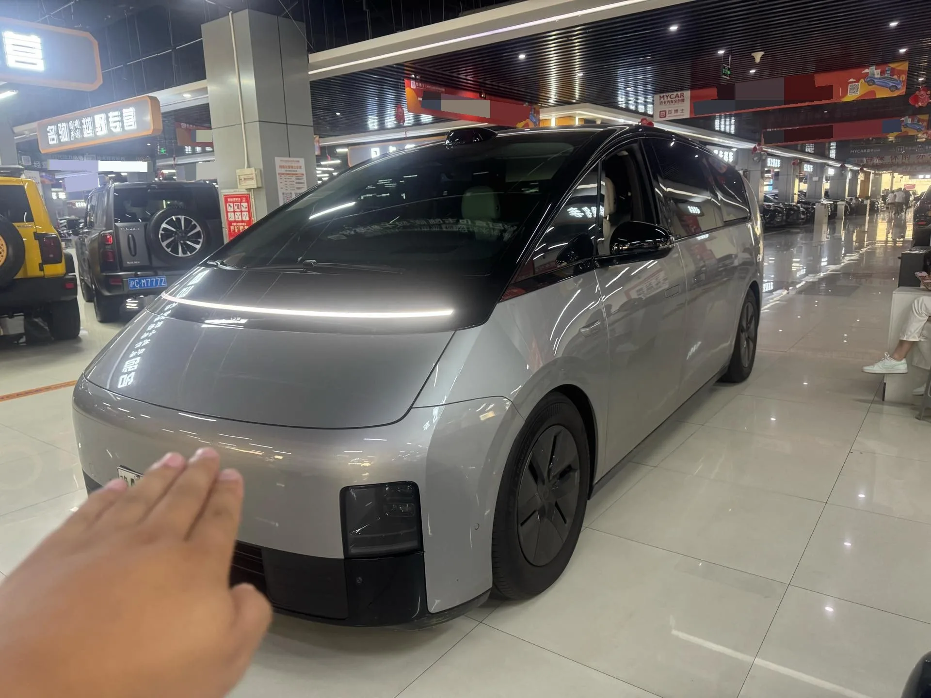 Li Auto MEGA 2024 Ultra