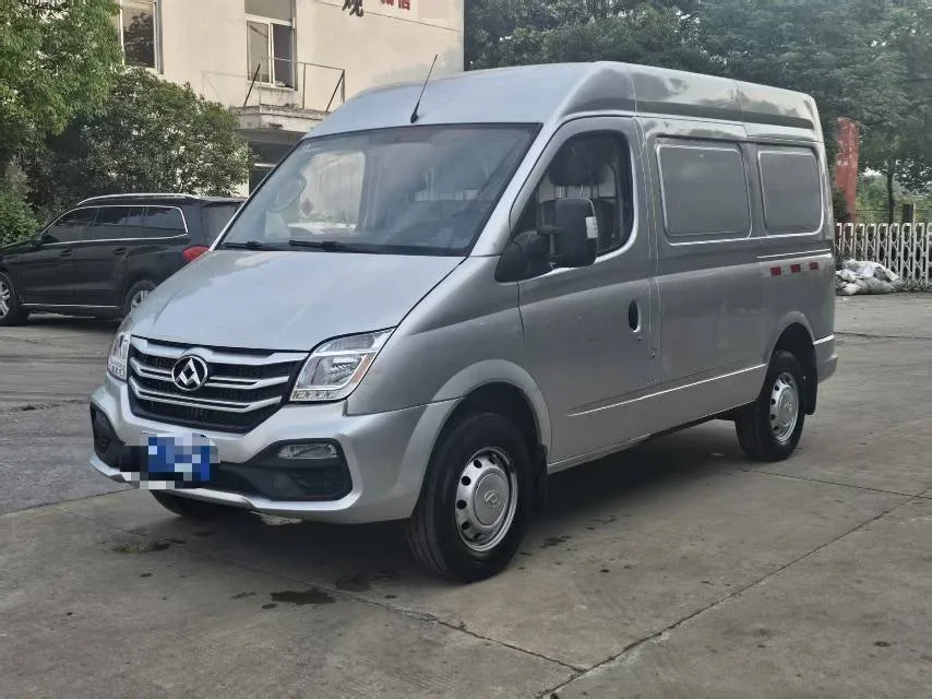 Maxus 2023 V80 2.0T Sequential Transmission Classic City Delivery King Short Wheelbase Mid-Roof 3 Seats Manual Transmission