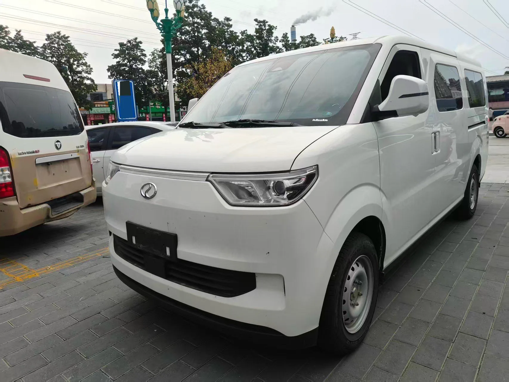 Ruichi 2025 EC75 Smart Drive Super Charge Edition Pioneer Peak II Pure Electric 6-Seat Light Commercial Vehicle 50.1 kWh Automatic Transmission