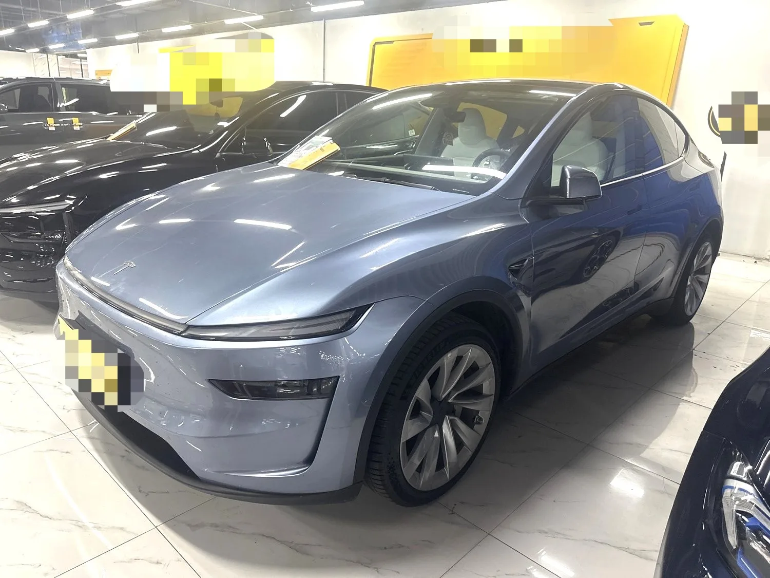 Tesla 2025 Model Y Rear-Wheel Drive Automatic