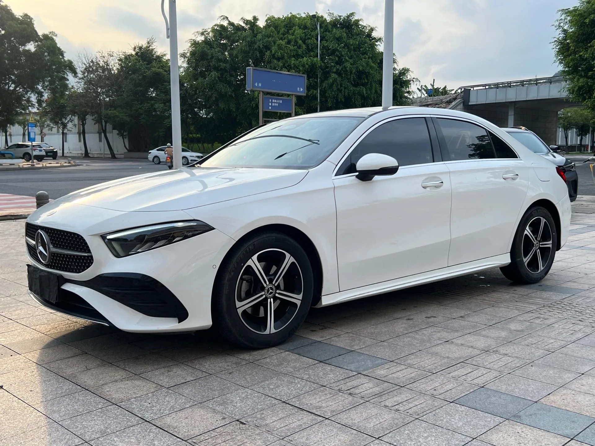 Mercedes-Benz A-Class 2023 A 200 L 1.3T Fashion Automatic