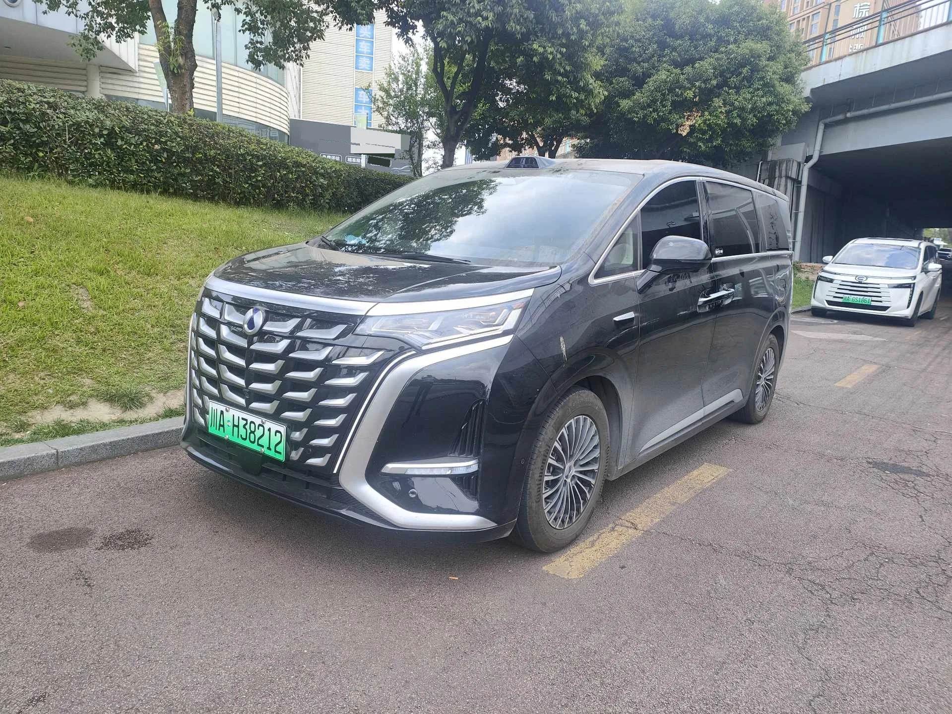 Dongfeng 2025 Model Year Dongfeng D9 DM-i 1.5T CVT Smart Driving Edition 1020 AWD Premium Model, Automatic Transmission