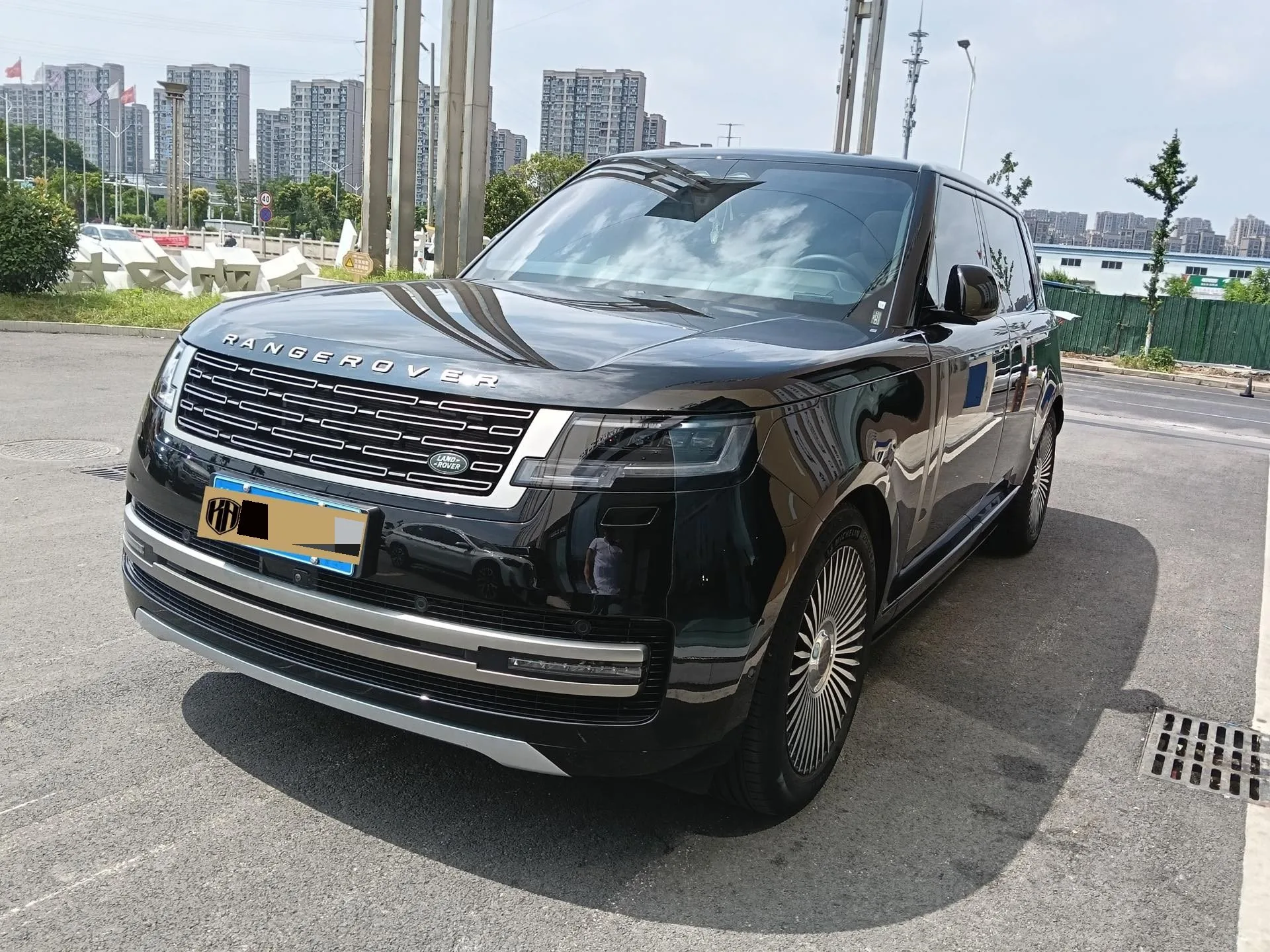 2025 Land Rover Range Rover (Imported) 48V 3.0T L6 400PS Extended Wheelbase Automatic