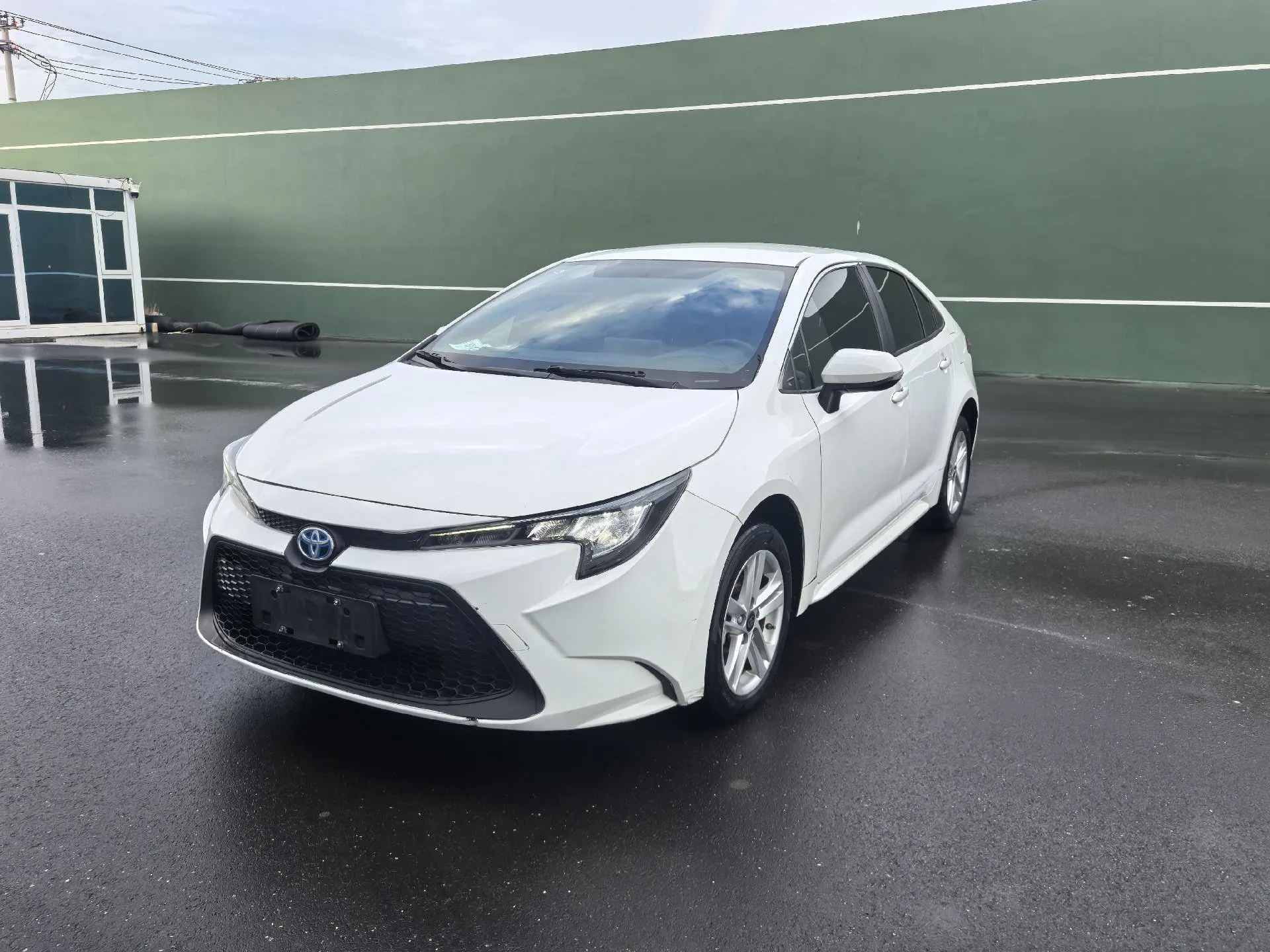 Levin 2022 Hybrid 1.8H E-CVT Leading Edition