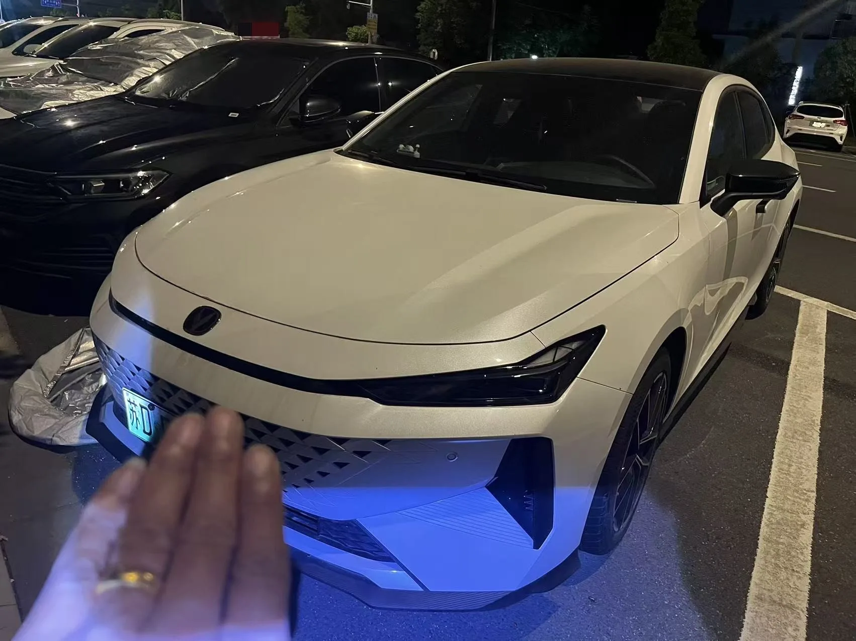 Changan 2024 UNI-V Smart Electric iDD 1.5 CVT Blue Whale 136km Smart Supreme Edition Automatic Transmission