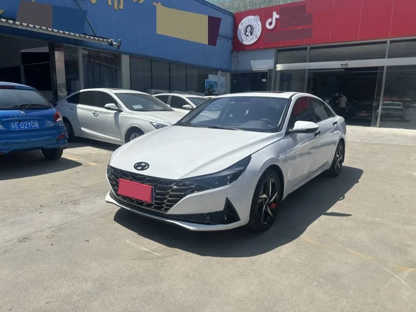 Hyundai Elantra 2022 1.5L CVT LUX Premium Edition
