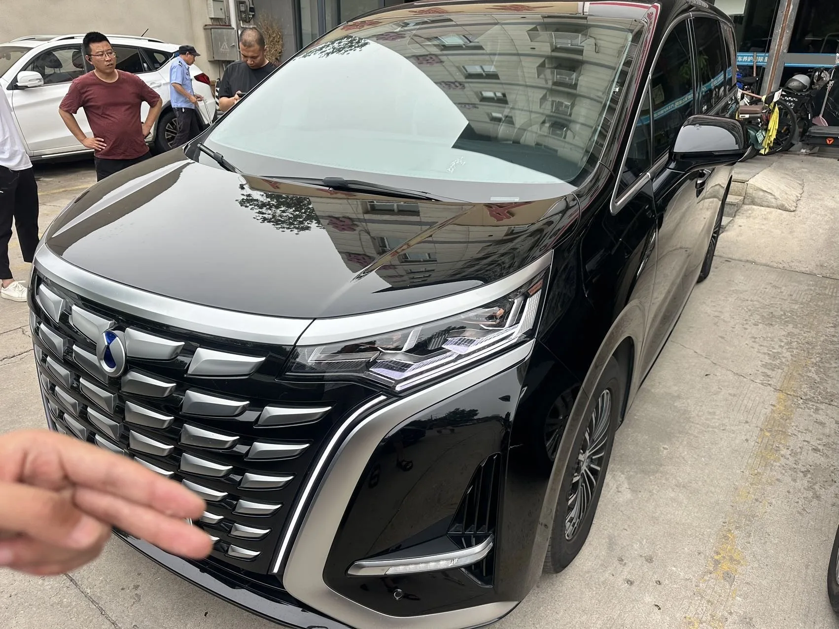 Denza D9 2022 DM-i 970 AWD Flagship Edition