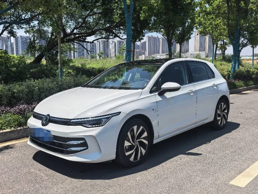 Volkswagen 2025 Golf 8 PRO 1.5TSI 300TSI Automatic