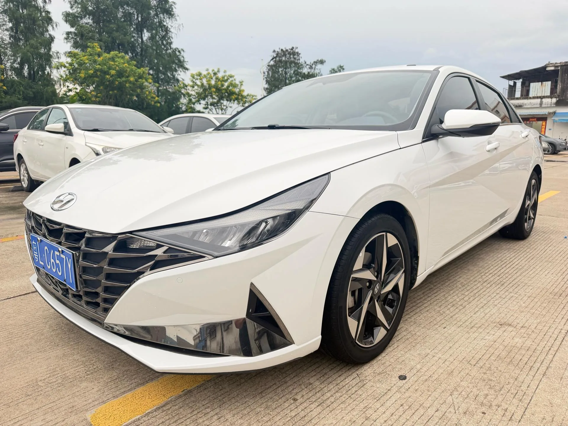 Hyundai Elantra 2022 1.5L CVT LUX Premium Edition