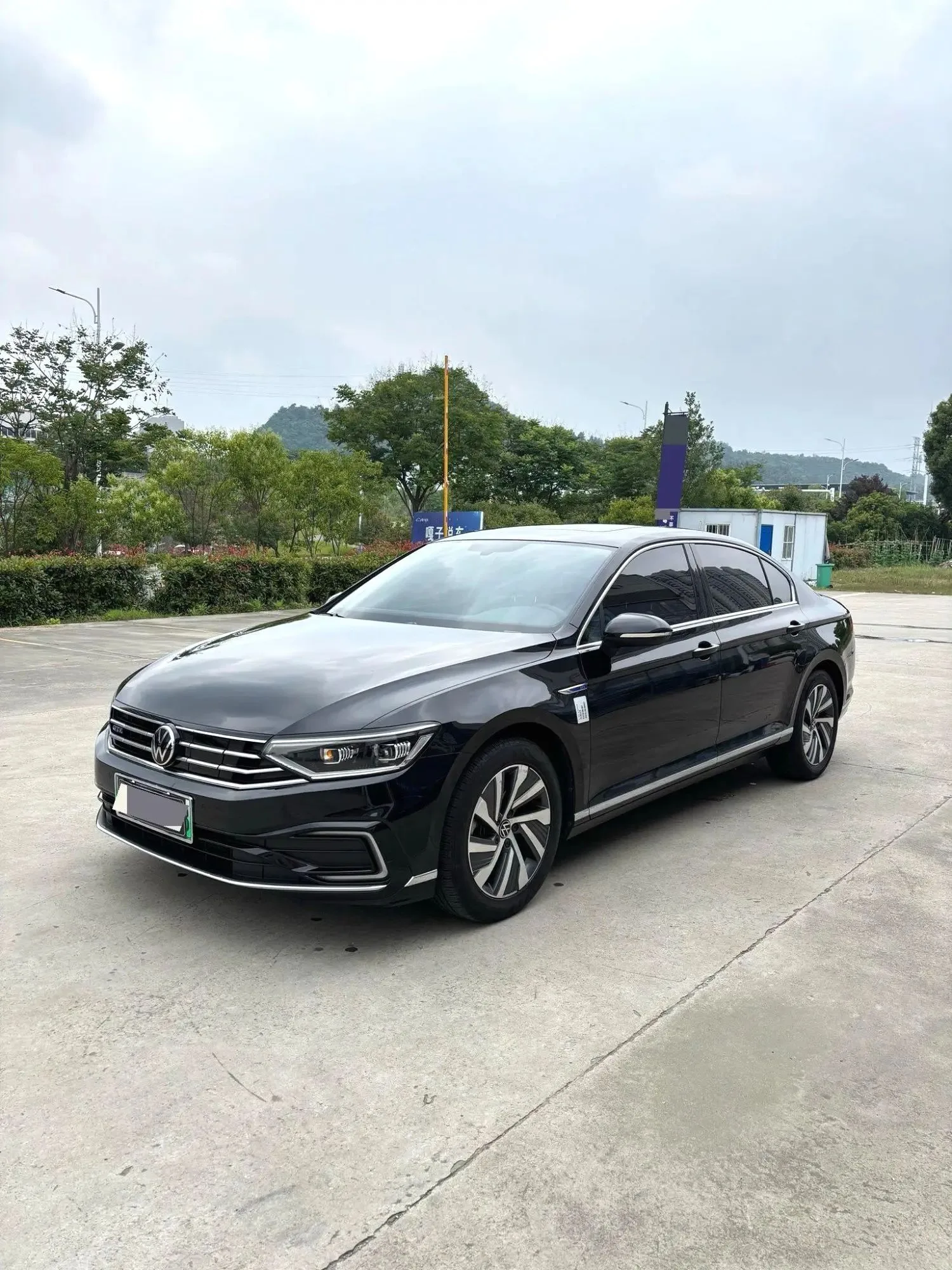 2022 Volkswagen Passat GTE Plug-in Hybrid GTE Luxury Model
