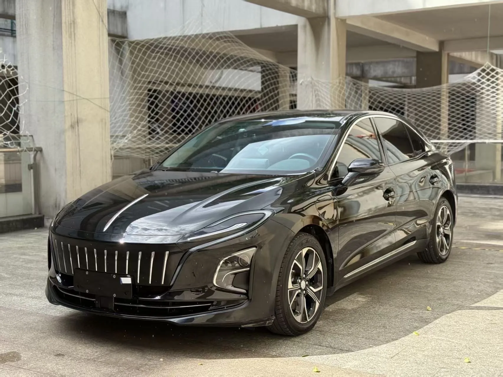 Hongqi E-QM5 2022 Model, 431km Charging Enjoyment Edition
