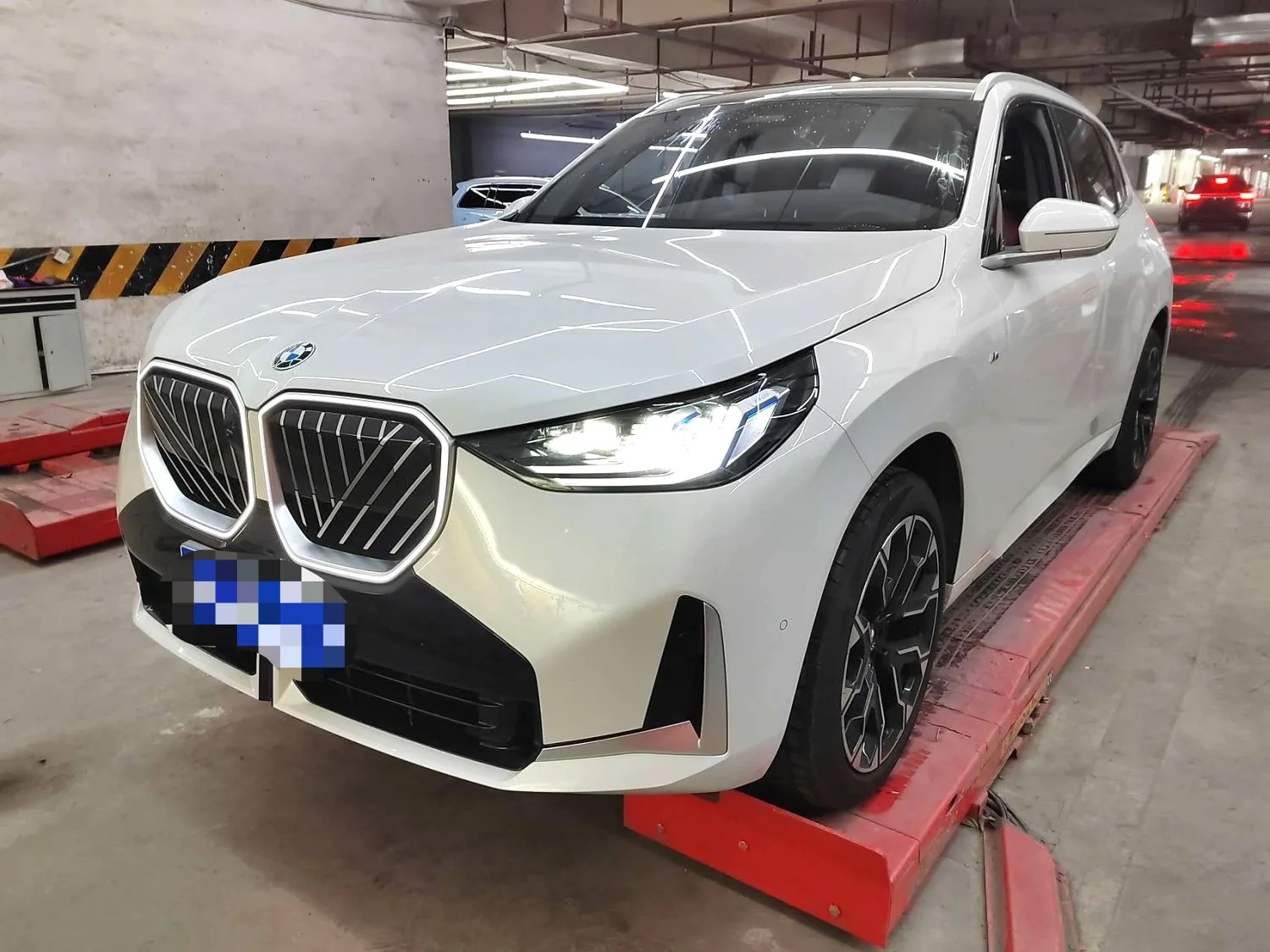 2025 BMW X3 xDrive30L 2.0T Premium Edition with M Sport Package, Automatic Transmission
