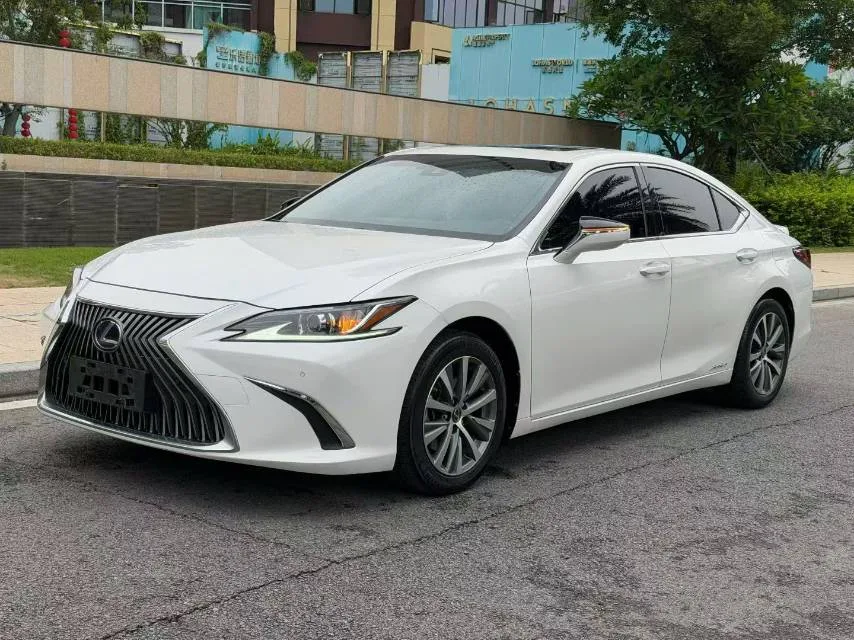 Lexus ES 2018 300h Premium Edition (China V Emission Standard)