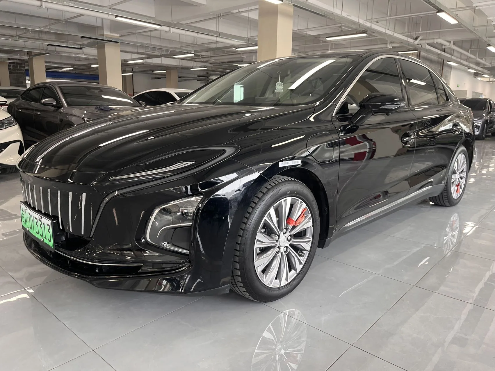 Hongqi E-QM5 2024 500km Travel Edition