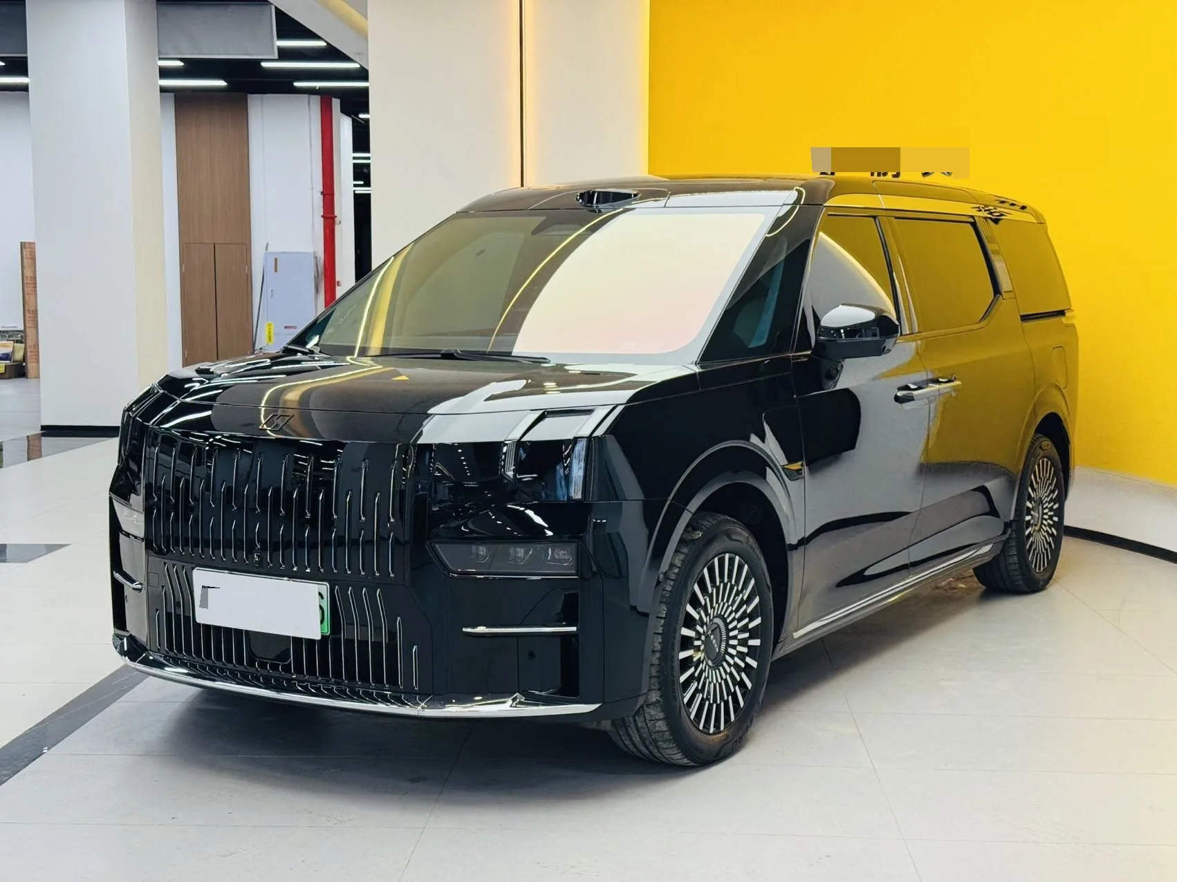 Zeekr 009 2024 Model Year, 7-Seater with Center Console, AWD, 108kWh