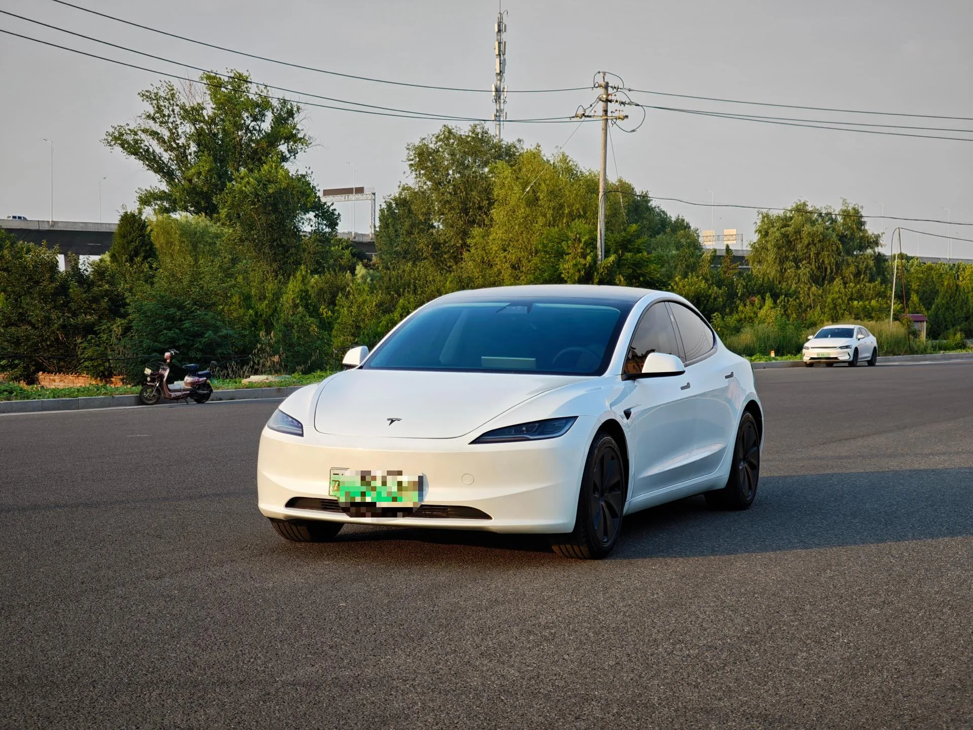 Tesla 2025 Model 3 Rear-Wheel Drive (Facelift) Automatic