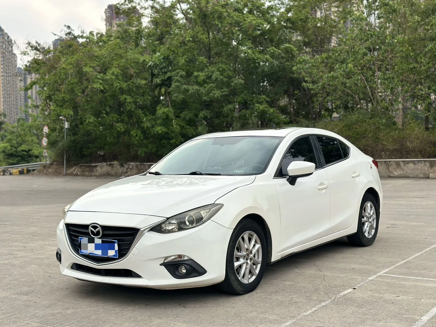 Mazda3 Axela 2016 Sedan 1.5L Automatic Luxury