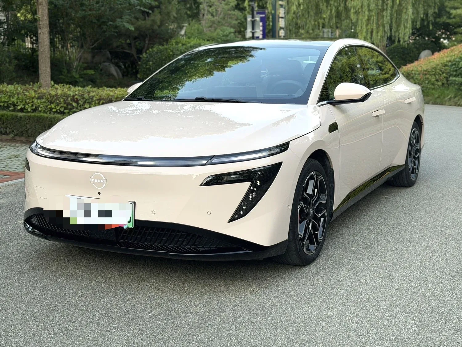 2025 Nissan N7 625 Max Automatic