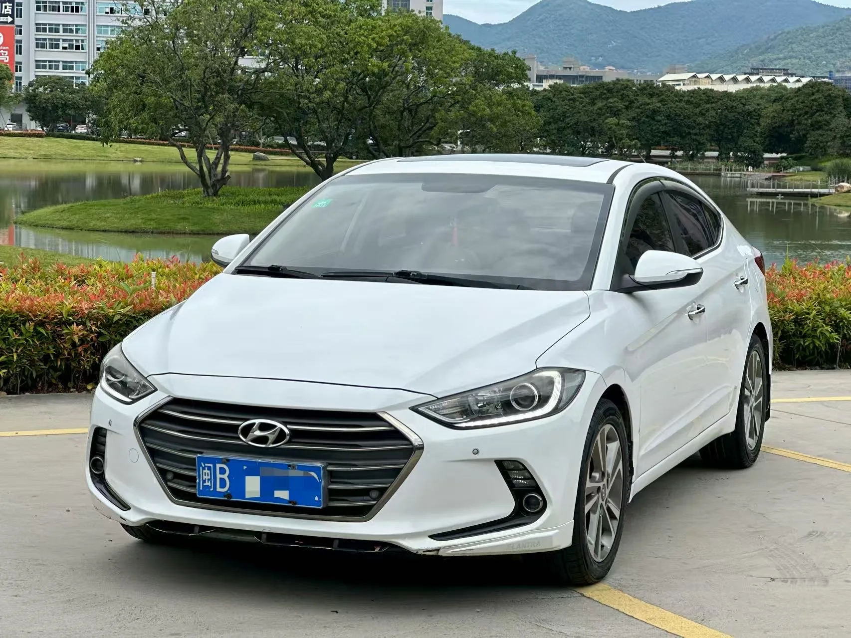 Hyundai Elantra 2016 1.6L Automatic Smart Luxury Edition