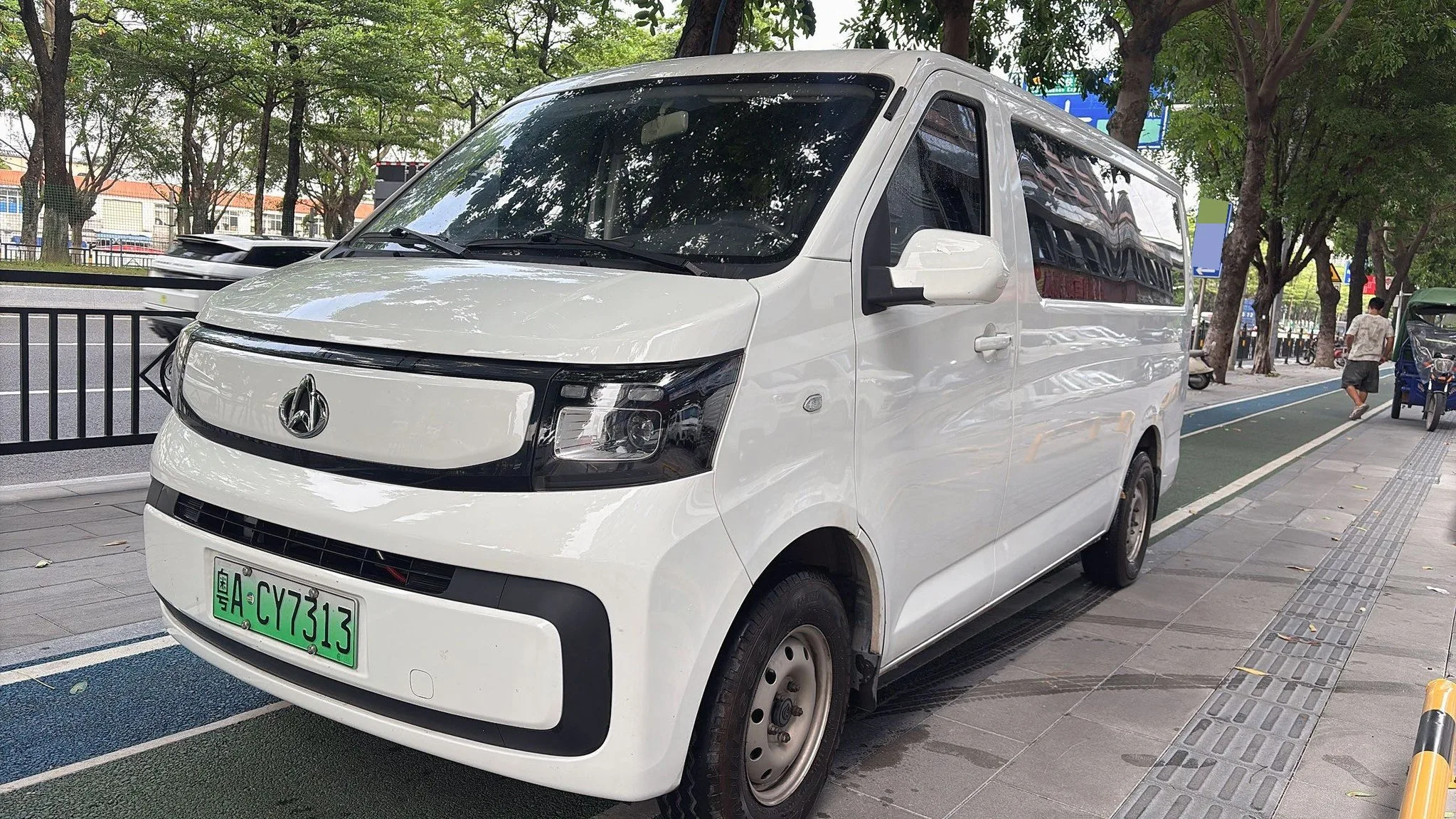 Changan Commercial 2025 Ruixing EM80 Custom Edition, Passenger Version, 6-Seater, 300 km Range, Double Doors, Automatic Transmission