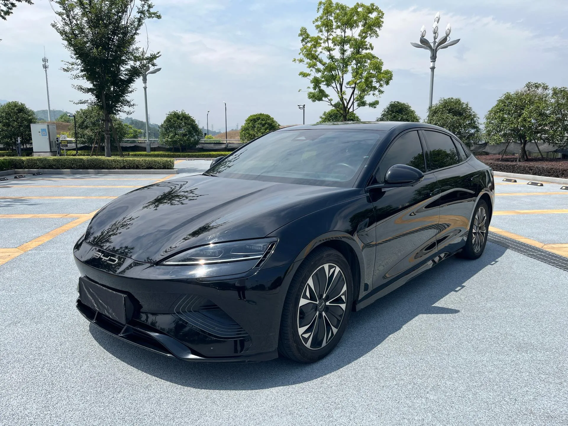 Seal 2022 Model Year 550 km Standard Range Rear-Wheel Drive Elite Edition