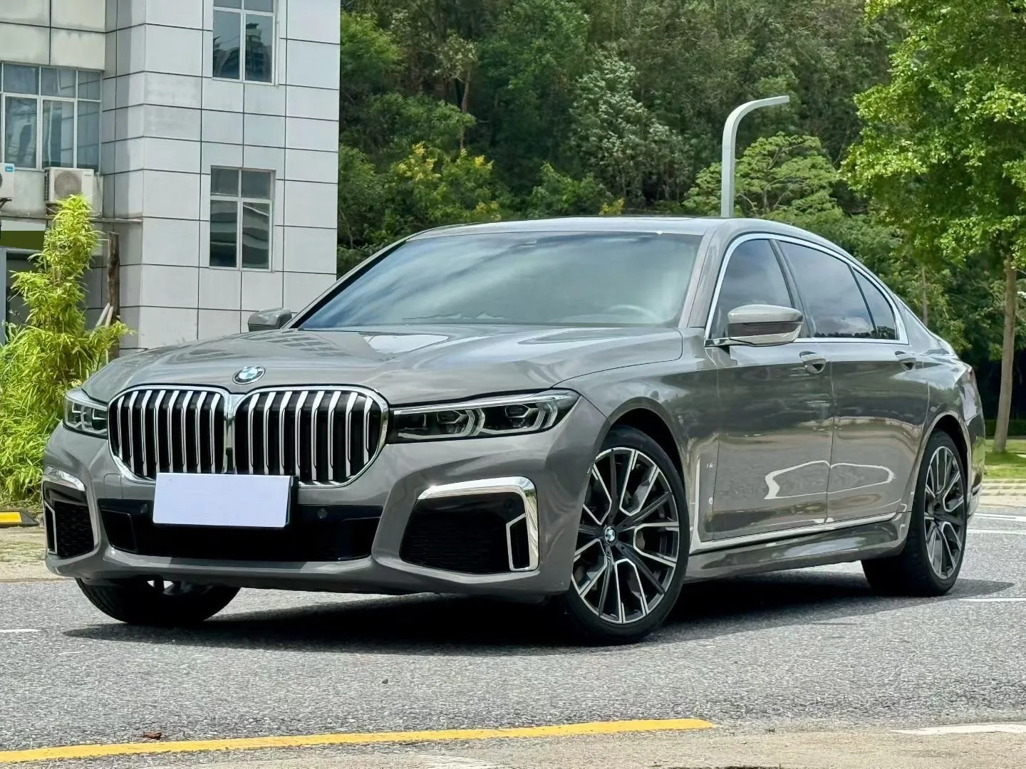 2019 BMW 7 Series 740Li Leading Edition with M Sport Package