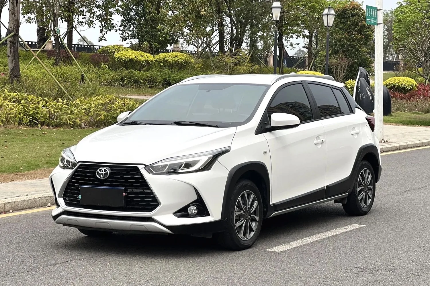 2022 Yaris L 1.5L CVT Luxury PLUS Edition