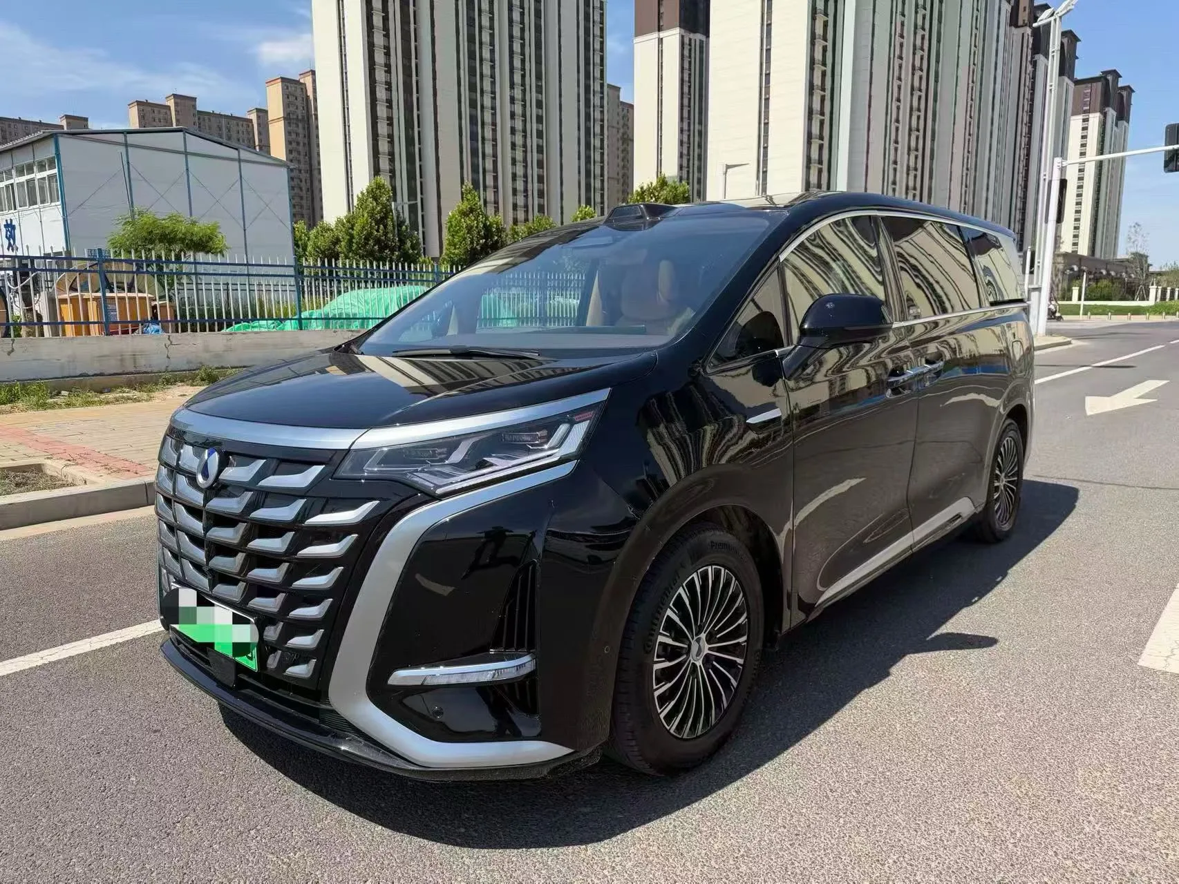 Denza 2025 Model D9 DM-i 1.5T CVT Intelligent Driving Edition 1020 AWD Premium Automatic