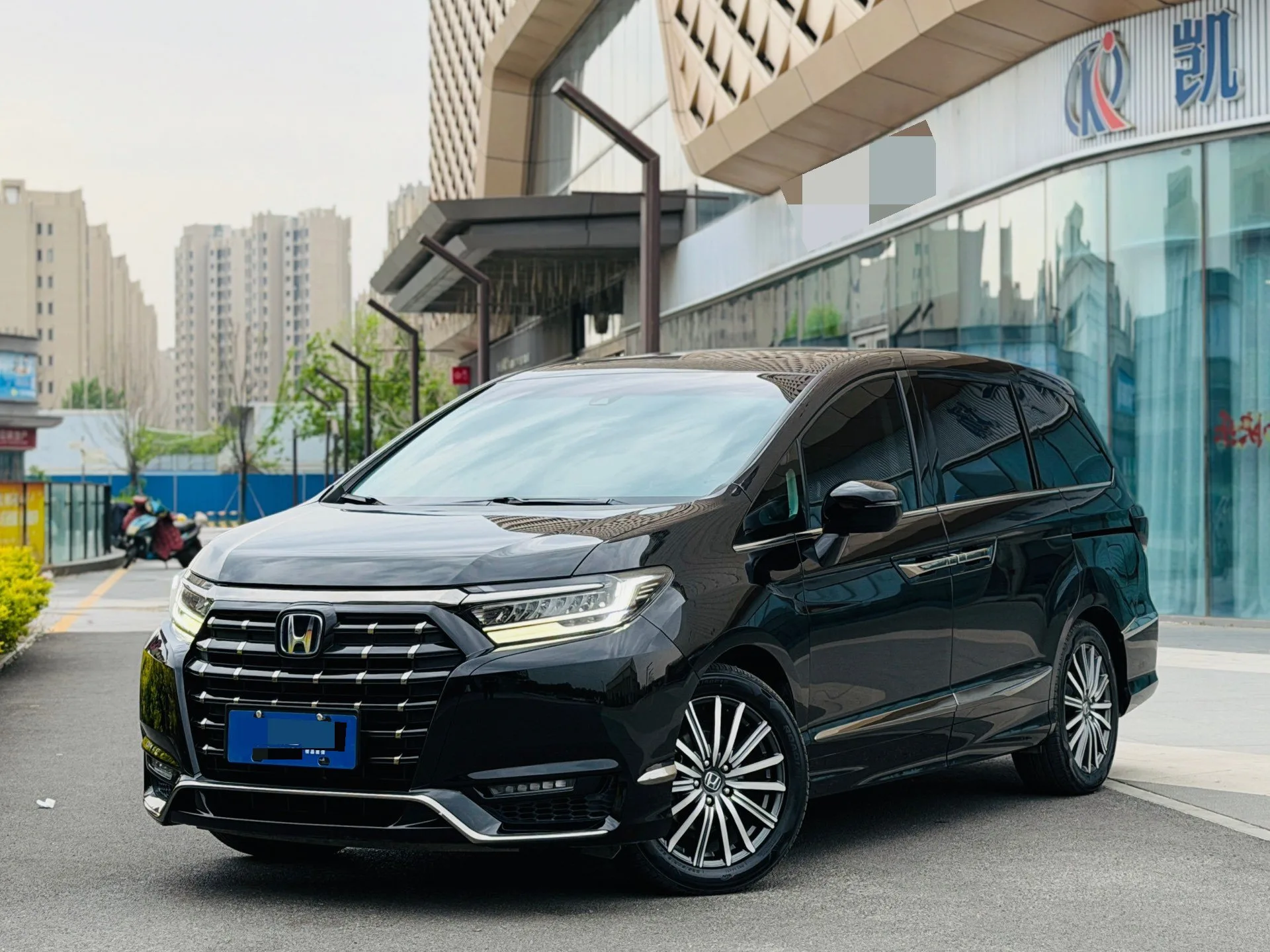 Elysion 2022 2.0L e:HEV Luxury First Edition