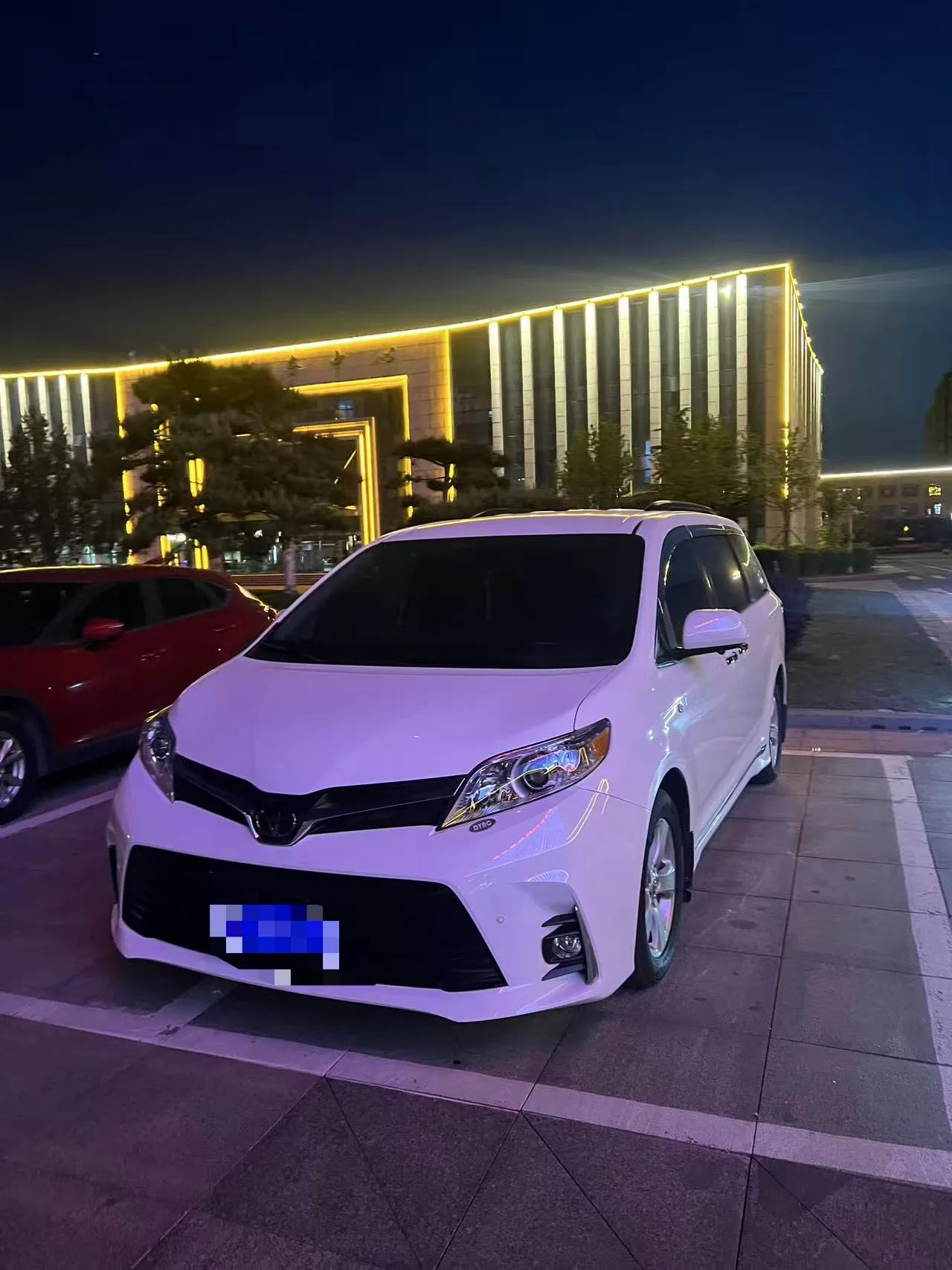 Toyota Sienna (Imported) 2019 Model Year Sienna 3.5 LE Mobility Auto Access 2WD 7-Seater U.S. Specification Automatic Transmission