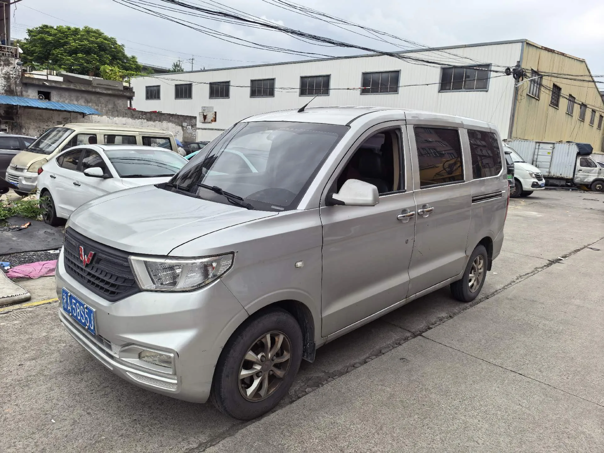 Wuling 2019 Hongguang V 1.5 Standard 7-Seater Manual Transmission